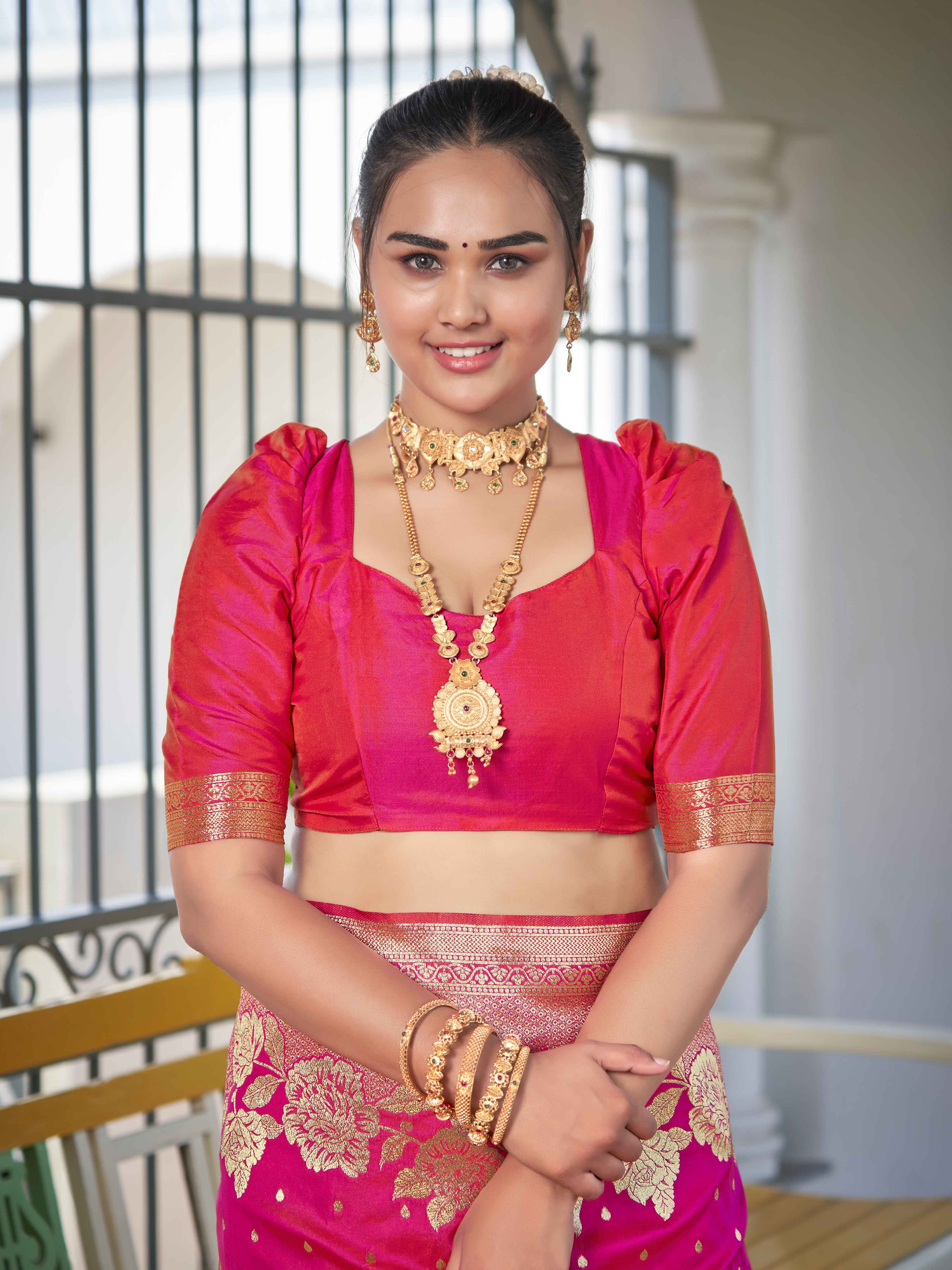 MANOHARI Banarasi Silk Blend Jacquard Work Saree - Pink | Grocsy