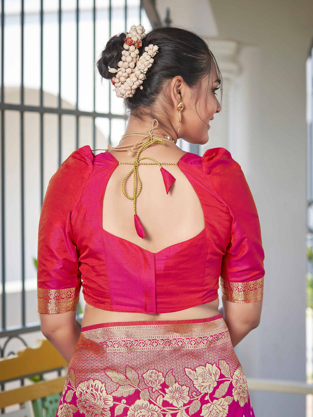 MANOHARI Banarasi Silk Blend Jacquard Work Saree - Pink | Grocsy