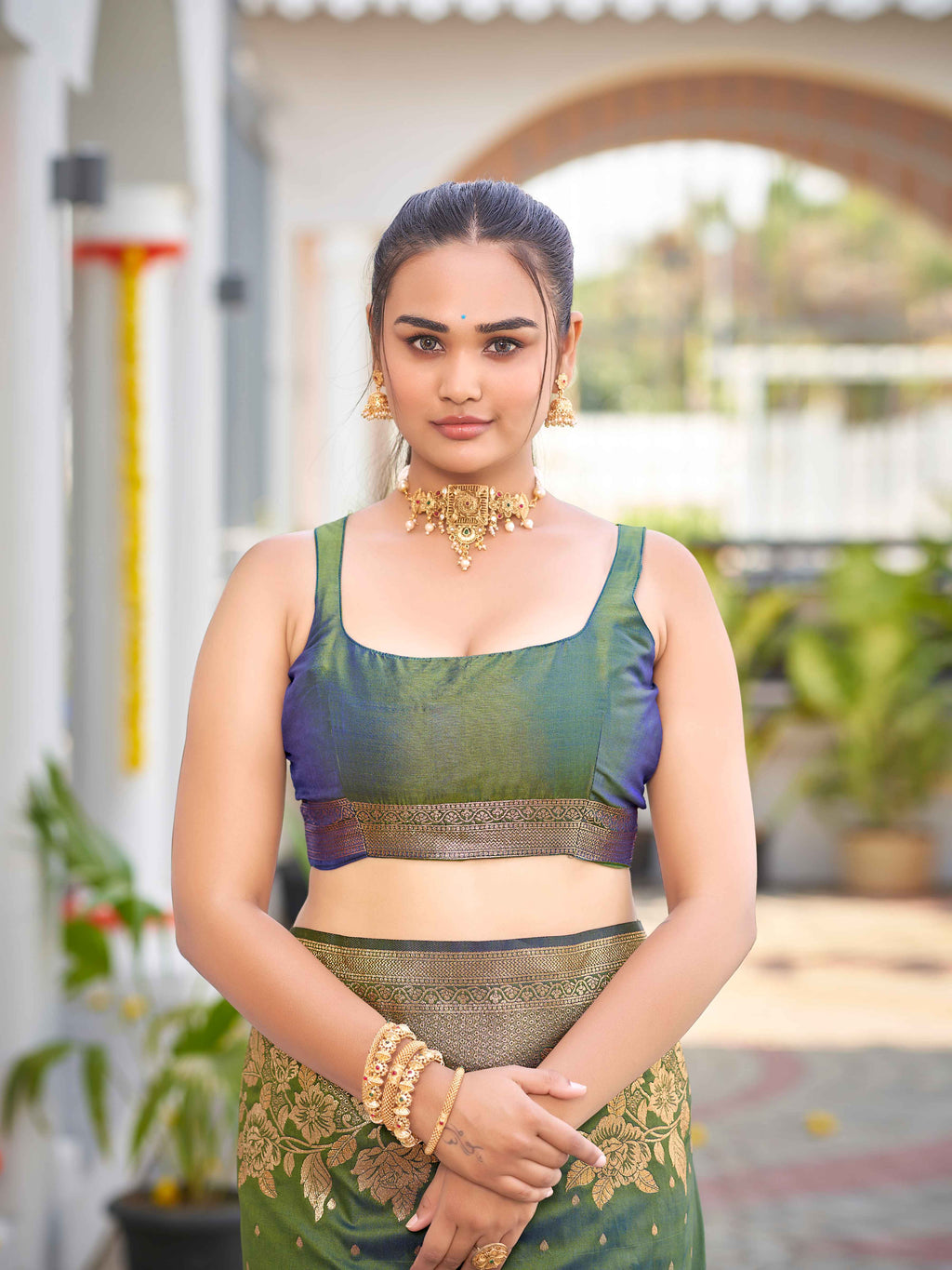 MANOHARI Banarasi Silk Blend Jacquard Work Saree - Green | Grocsy