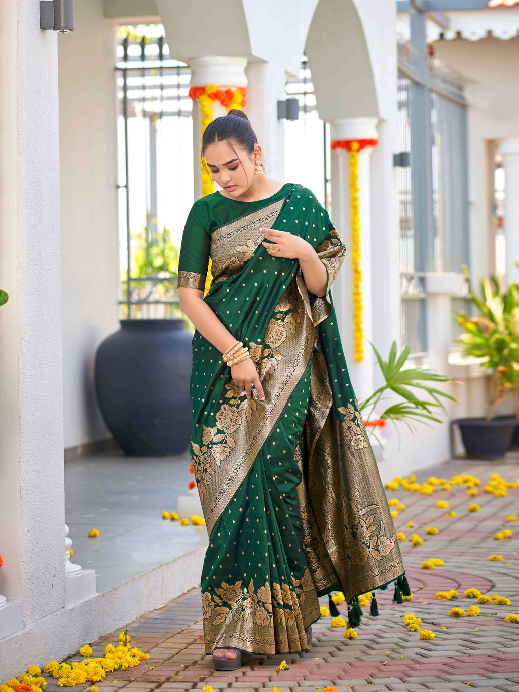MANOHARI Banarasi Silk Blend Jacquard Work Saree - Green | Grocsy
