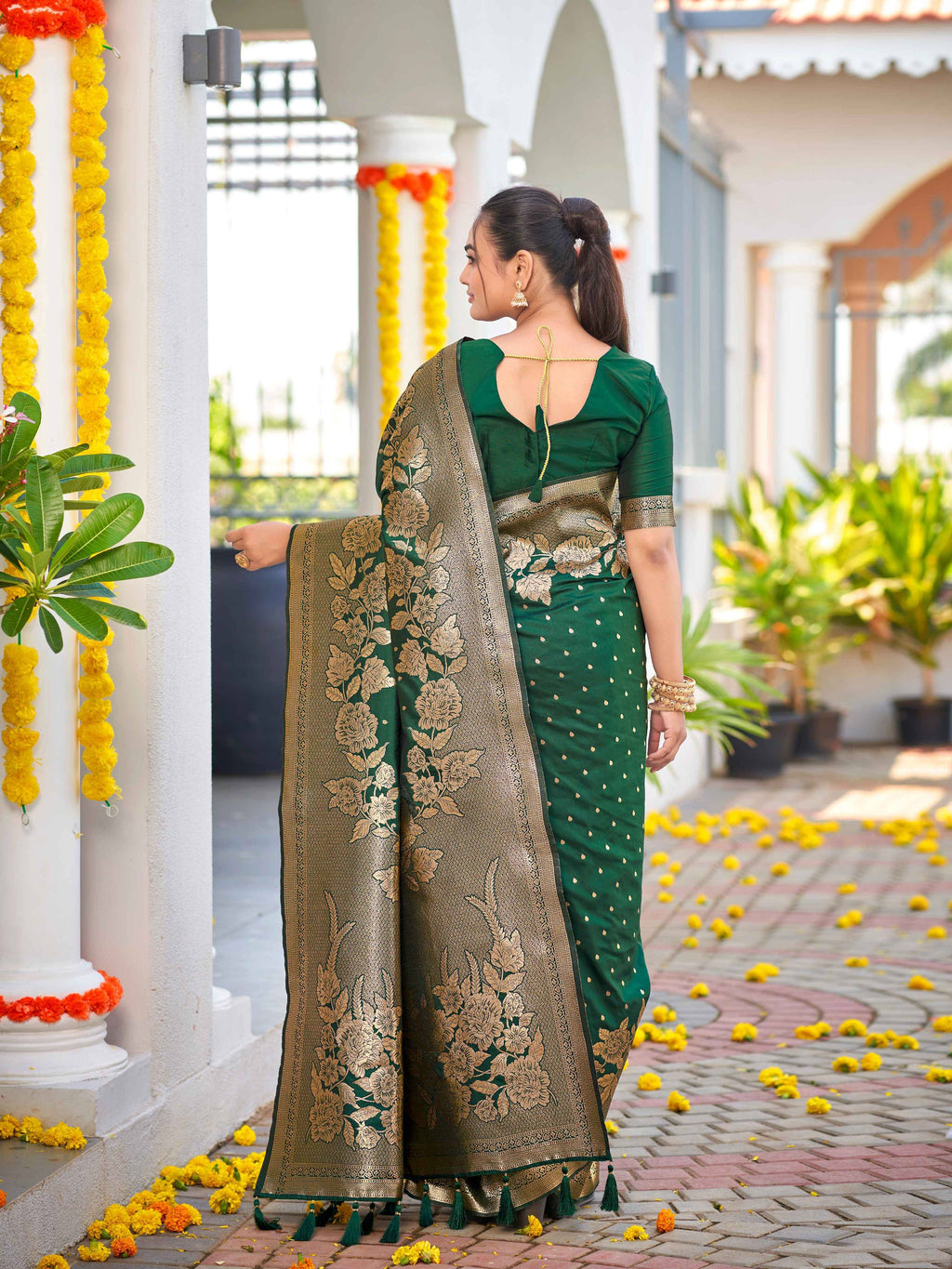 MANOHARI Banarasi Silk Blend Jacquard Work Saree - Green | Grocsy