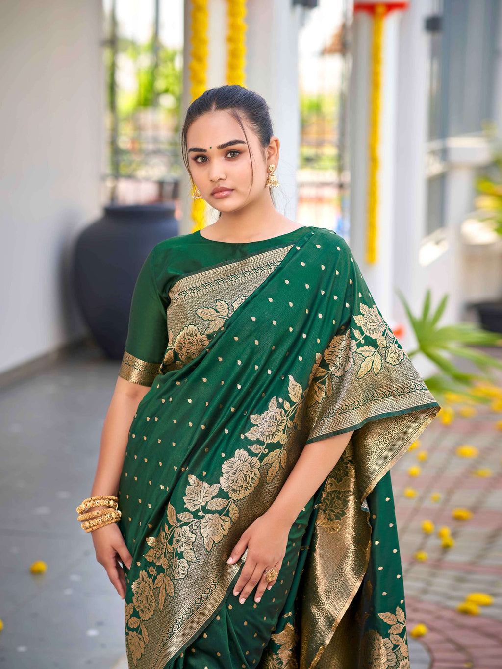 MANOHARI Banarasi Silk Blend Jacquard Work Saree - Green | Grocsy
