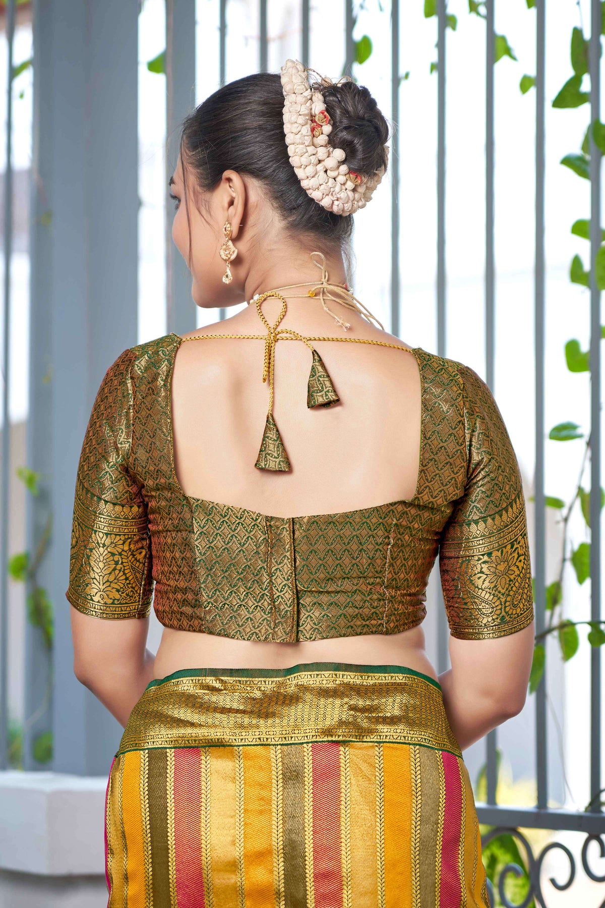MANOHARI Banarasi Silk Blend Jacquard Work Saree - Green | Grocsy