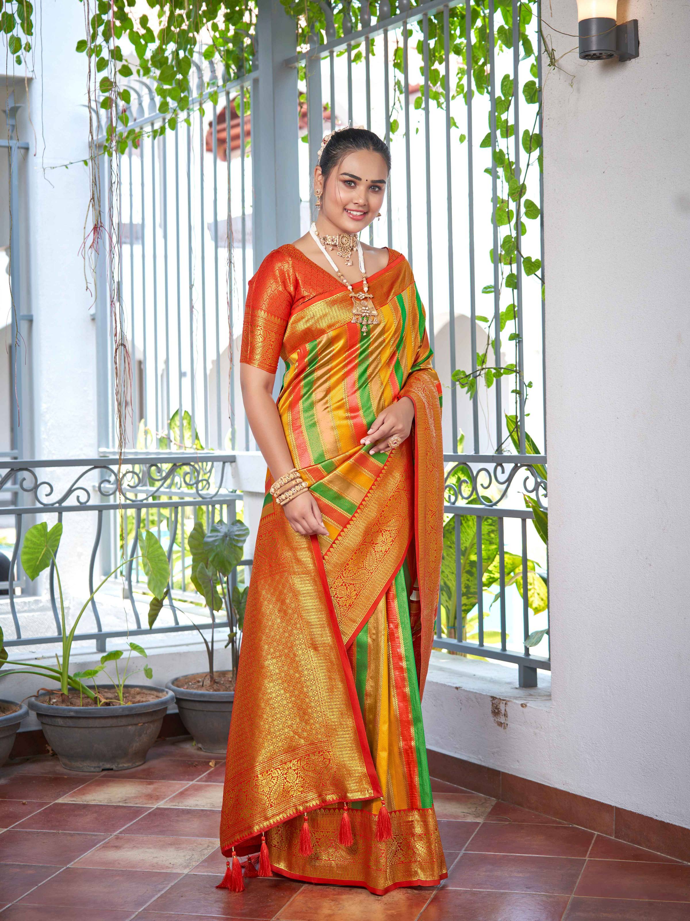 MANOHARI Banarasi Silk Blend Jacquard Work Saree - Red | Grocsy