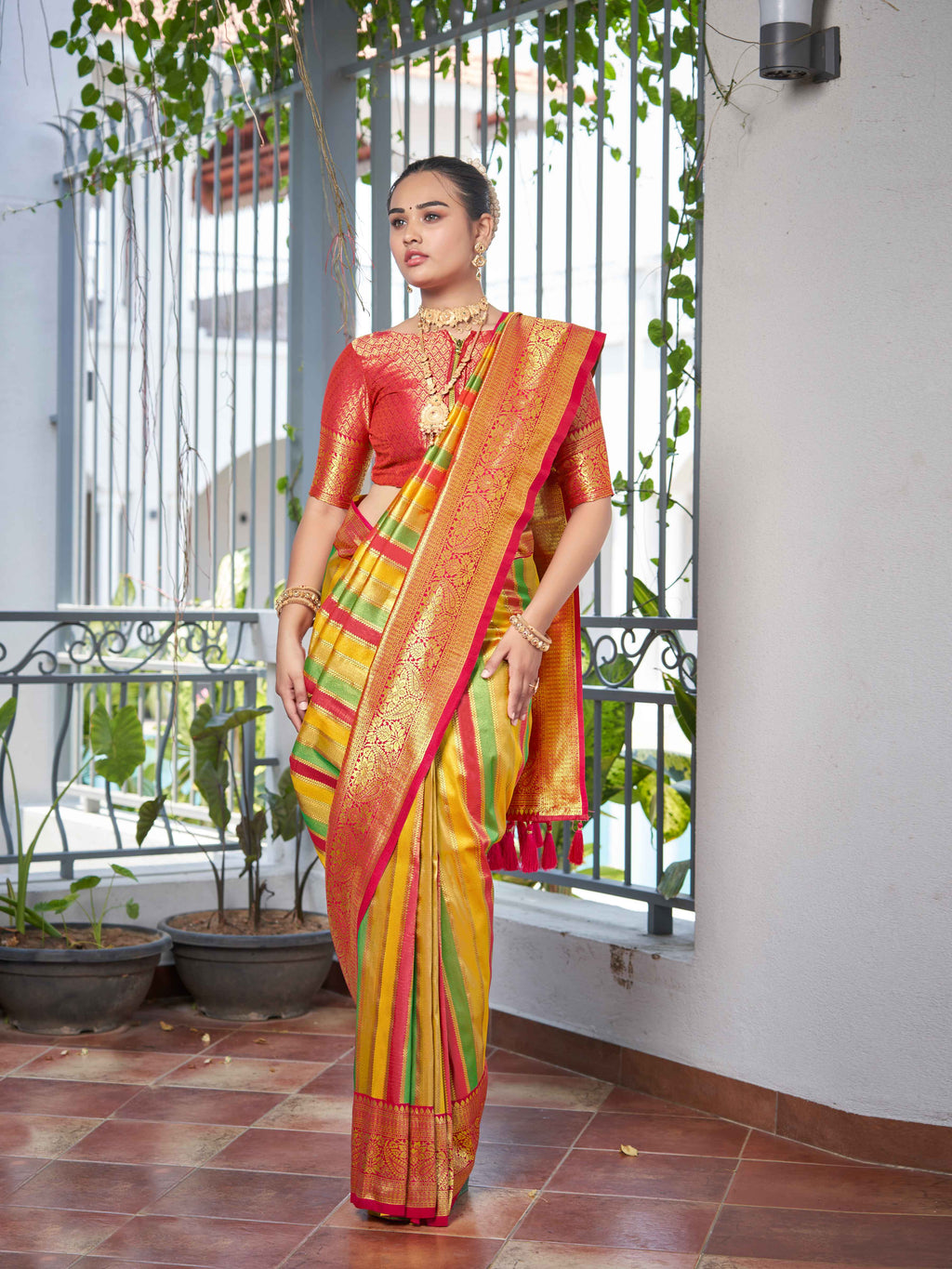 MANOHARI Banarasi Silk Blend Jacquard Work Saree - Pink | Grocsy