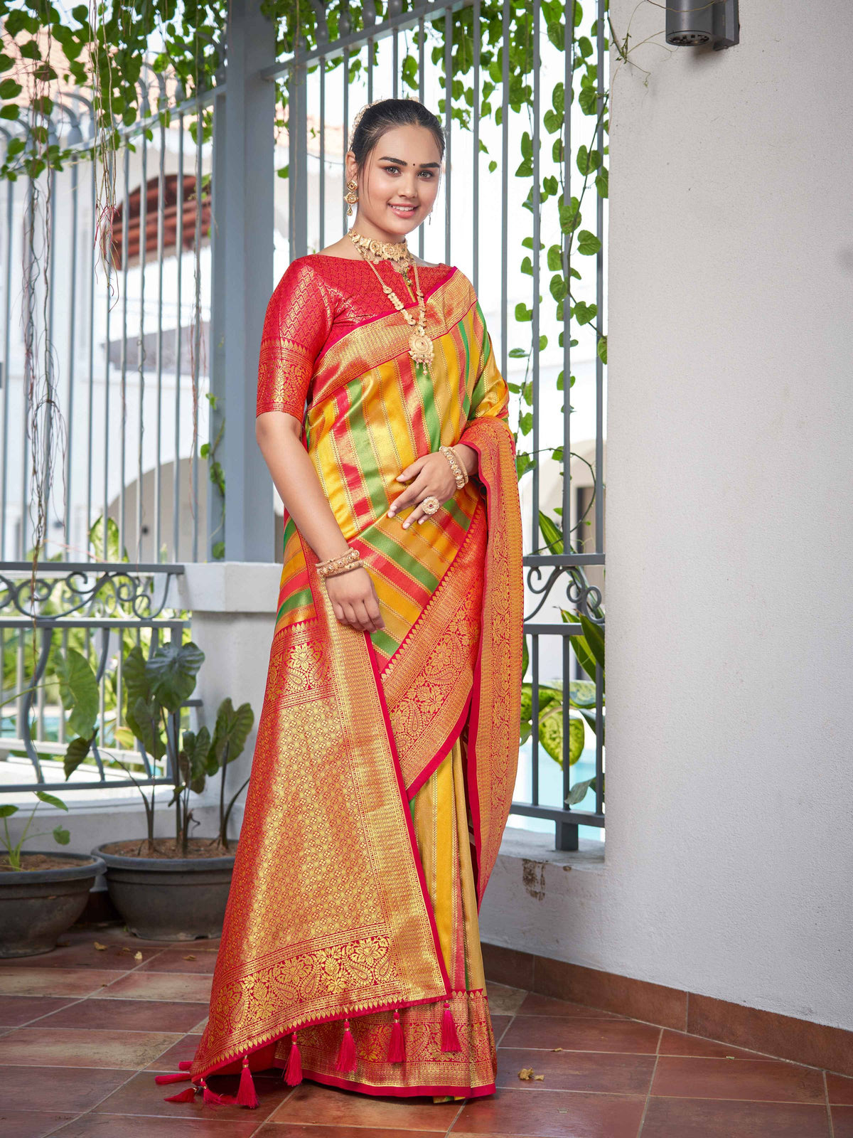 MANOHARI Banarasi Silk Blend Jacquard Work Saree - Pink | Grocsy