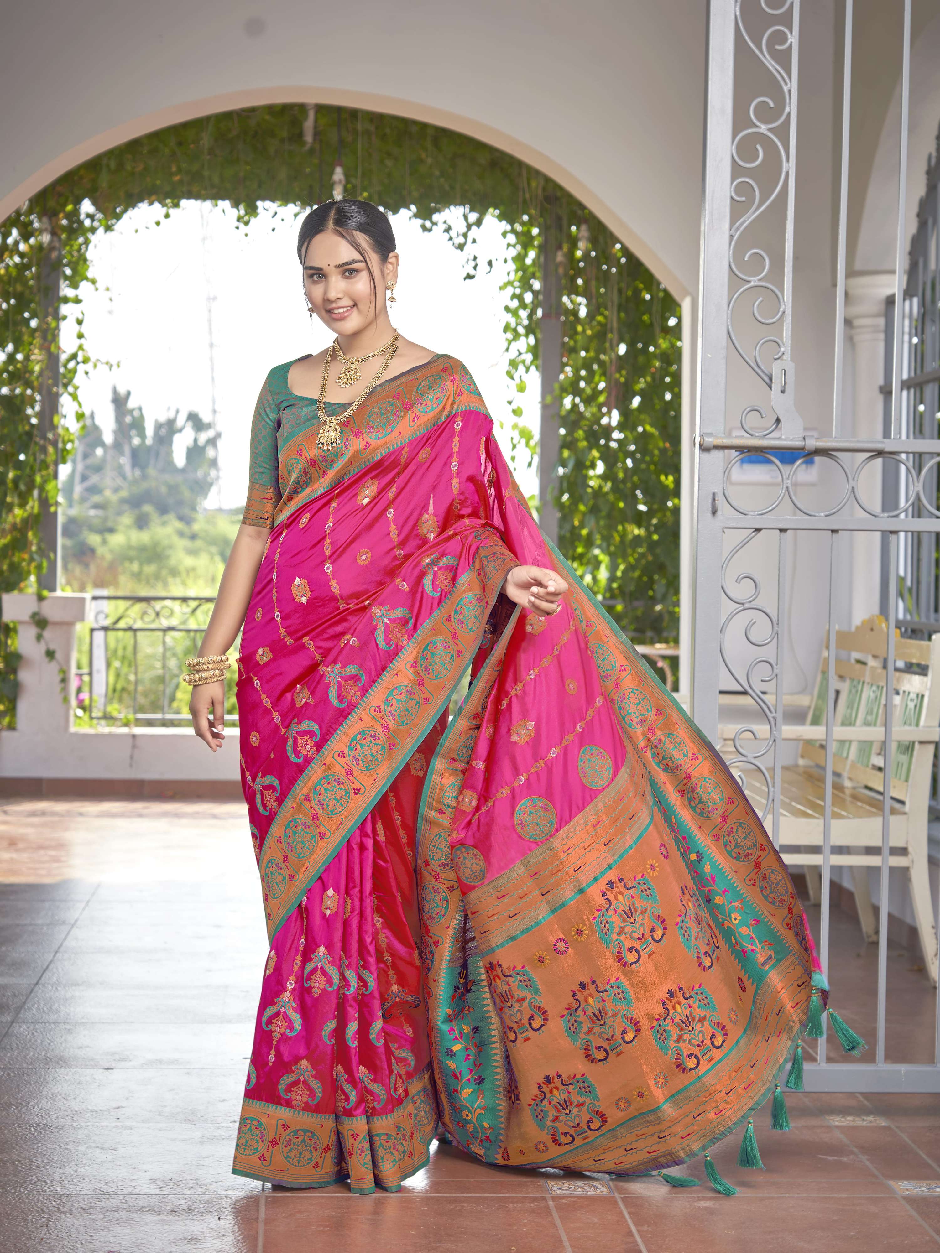 MANOHARI Banarasi Silk Blend Jacquard Work Saree - Pink | Grocsy