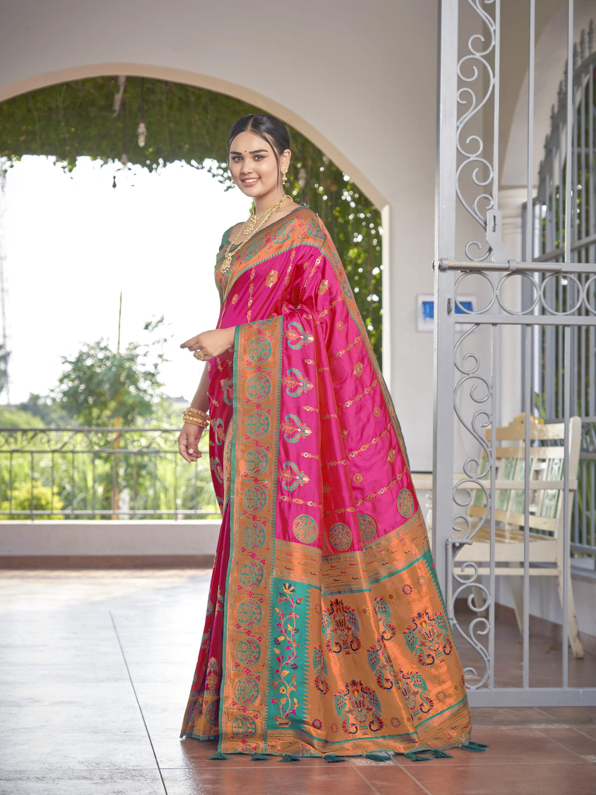 MANOHARI Banarasi Silk Blend Jacquard Work Saree - Pink | Grocsy