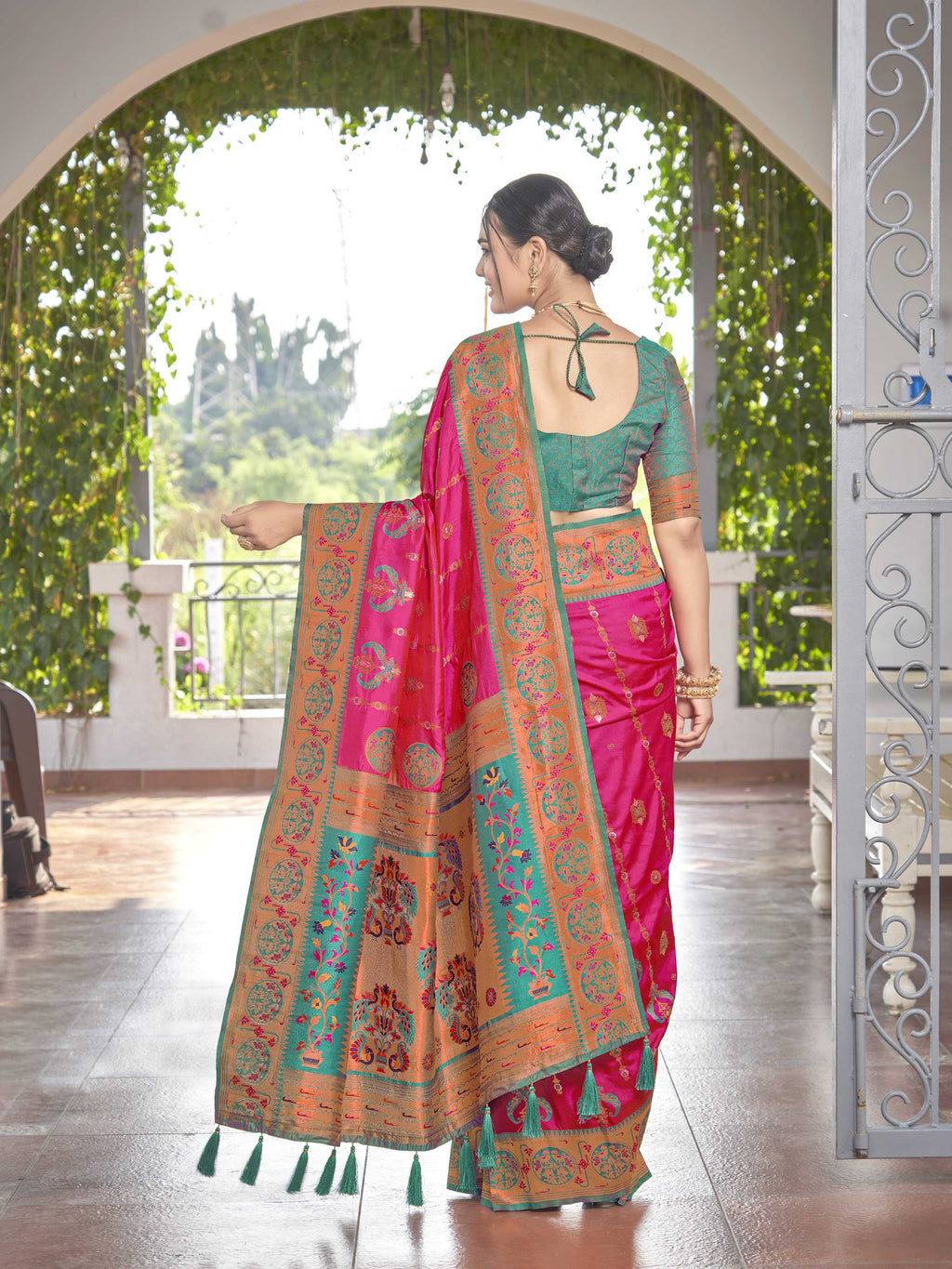 MANOHARI Banarasi Silk Blend Jacquard Work Saree - Pink | Grocsy