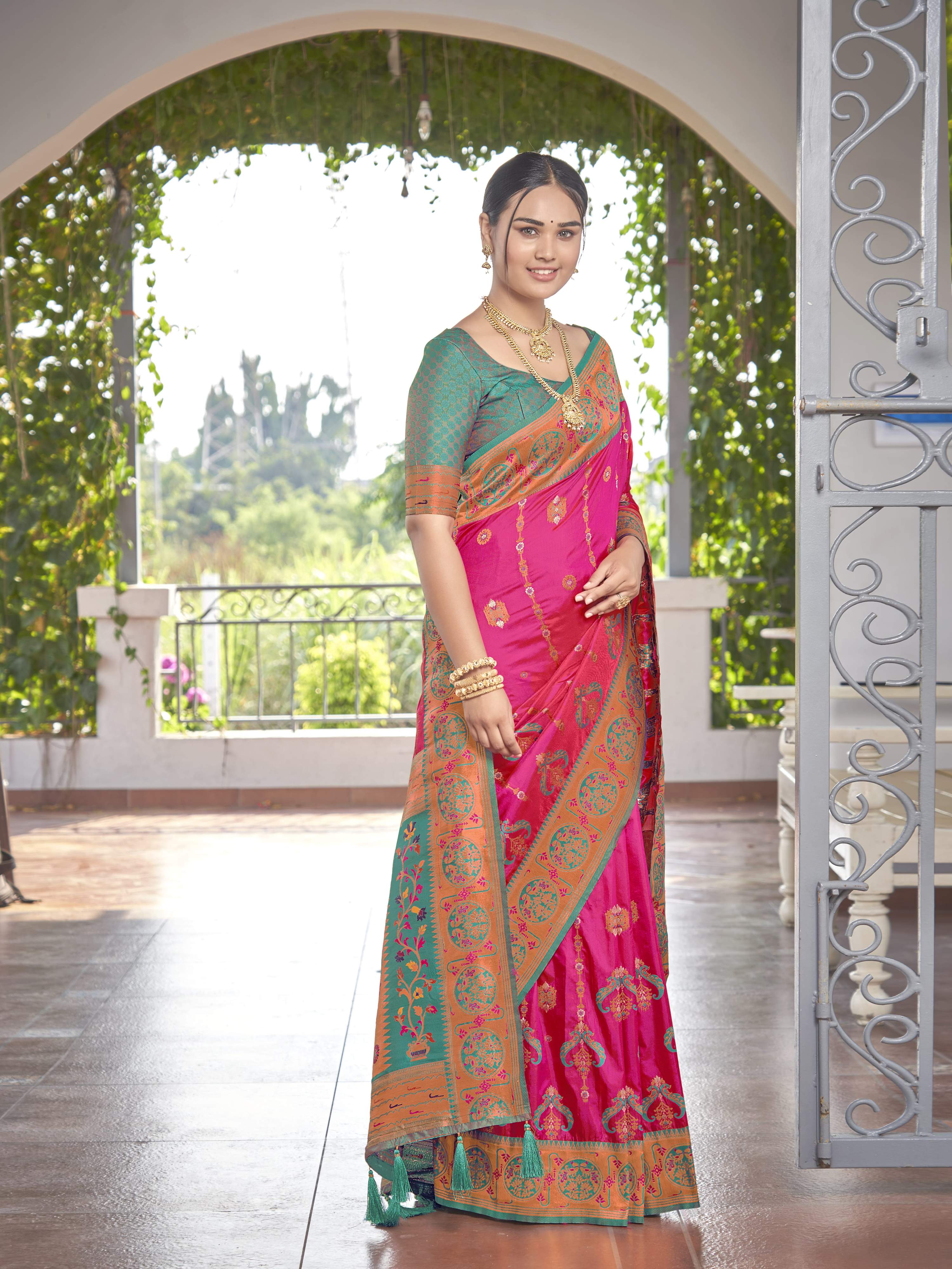 MANOHARI Banarasi Silk Blend Jacquard Work Saree - Pink | Grocsy