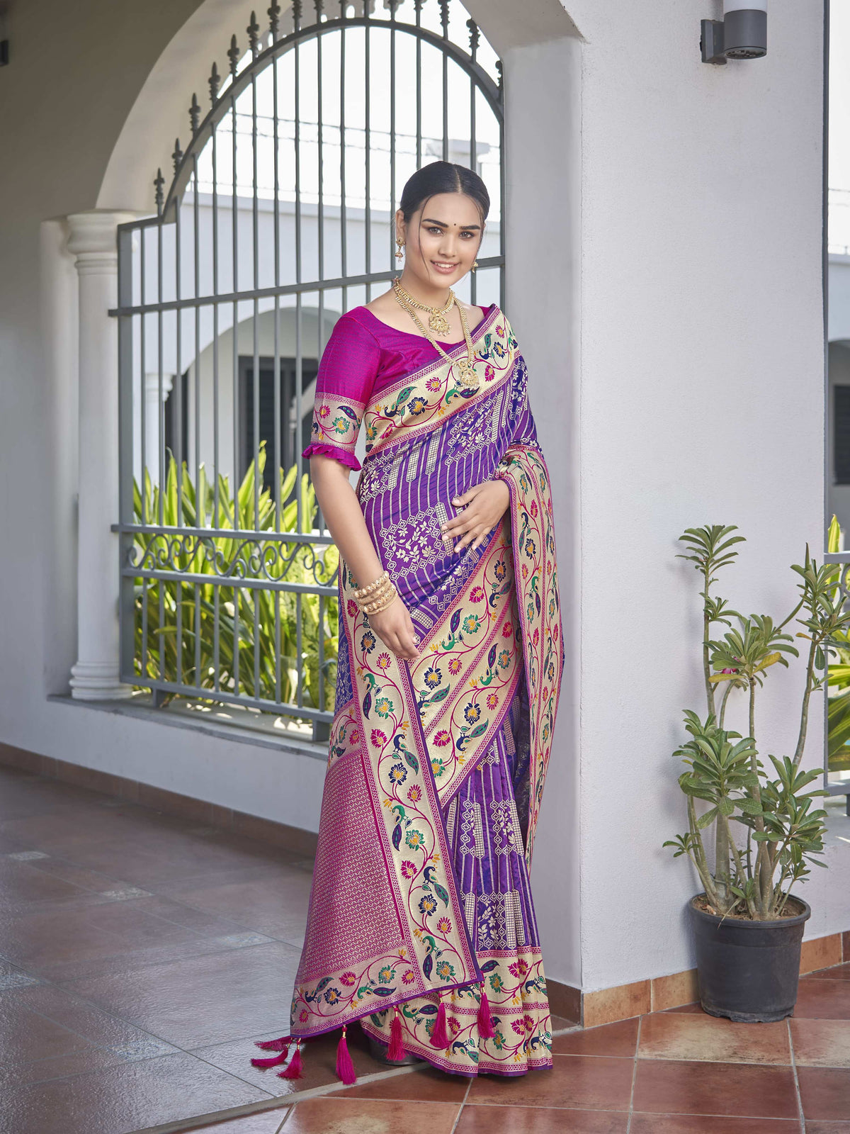 MANOHARI Banarasi Silk Blend Jacquard Work Saree - Purple | Grocsy