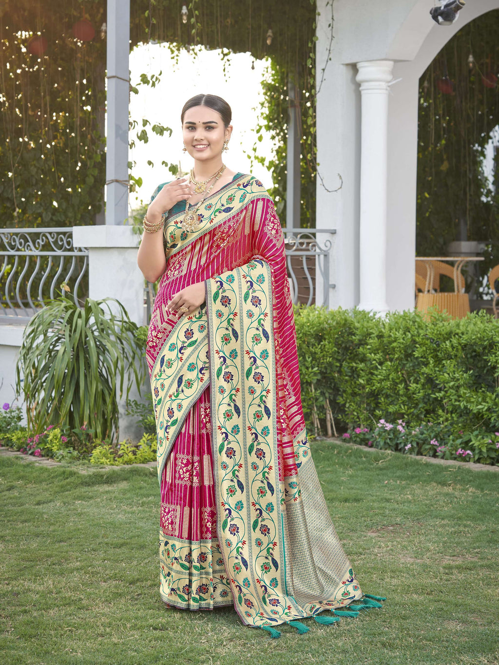 MANOHARI Banarasi Silk Blend Jacquard Work Saree - Pink | Grocsy