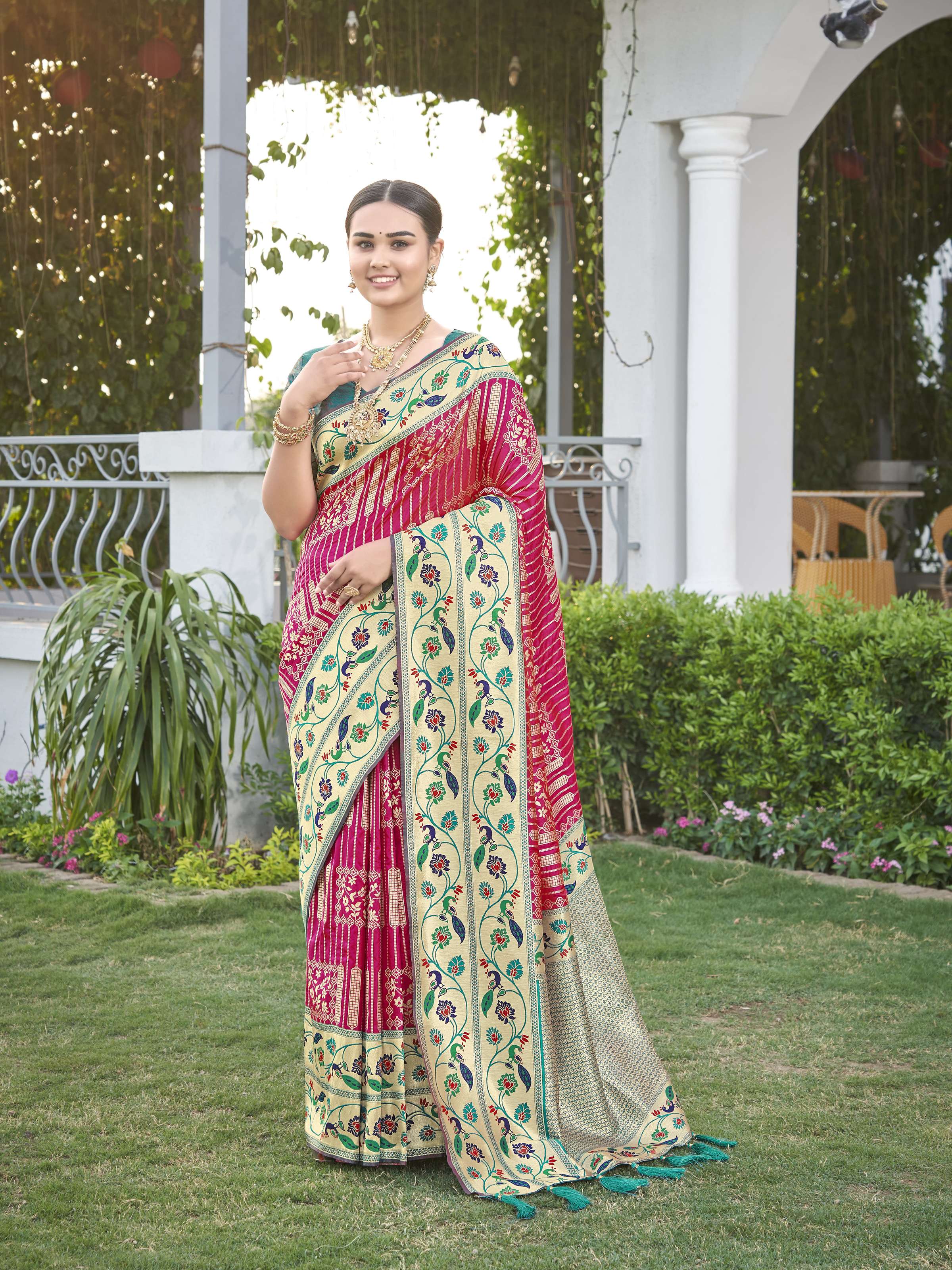 MANOHARI Banarasi Silk Blend Jacquard Work Saree - Pink | Grocsy
