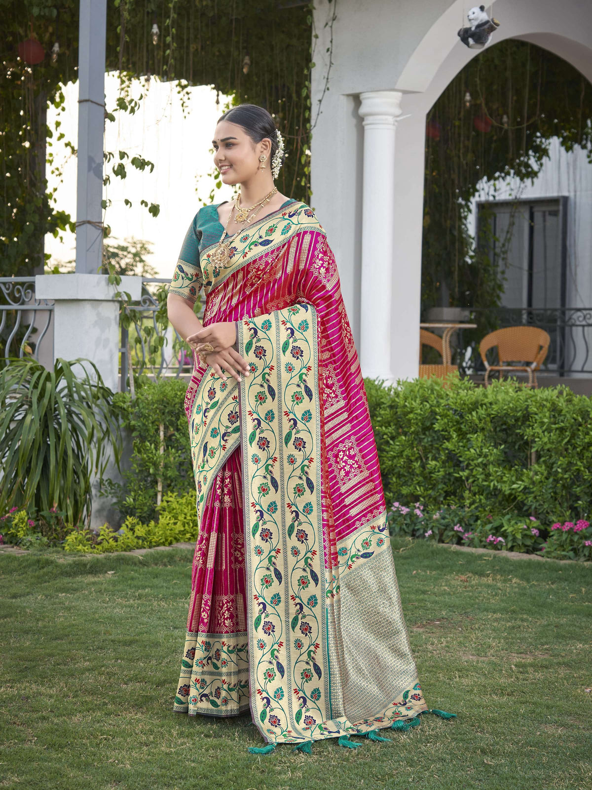 MANOHARI Banarasi Silk Blend Jacquard Work Saree - Pink | Grocsy