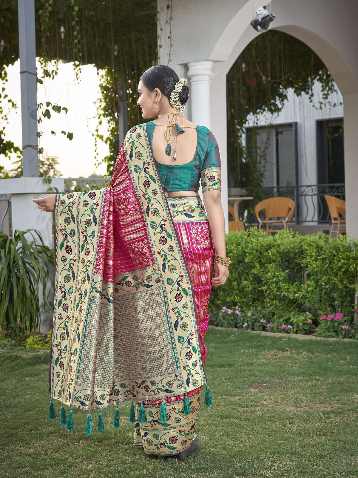 MANOHARI Banarasi Silk Blend Jacquard Work Saree - Pink | Grocsy