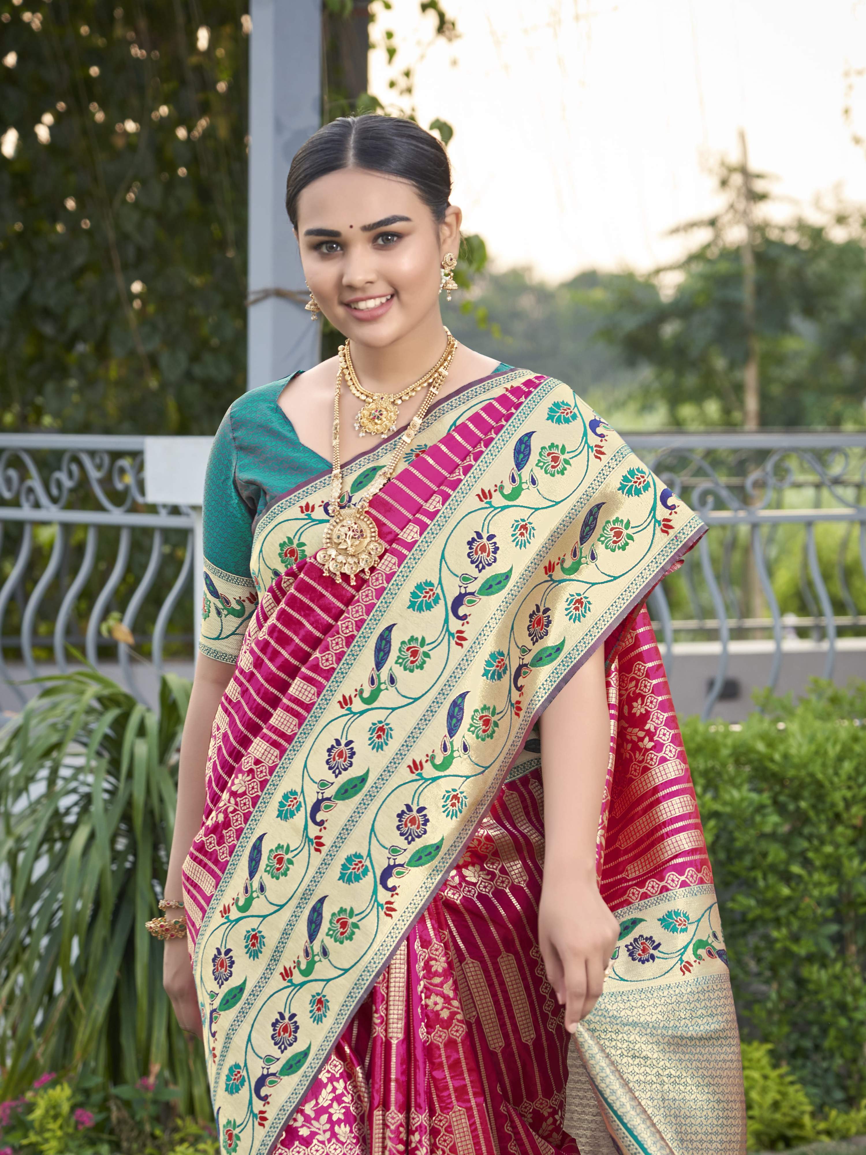 MANOHARI Banarasi Silk Blend Jacquard Work Saree - Pink | Grocsy