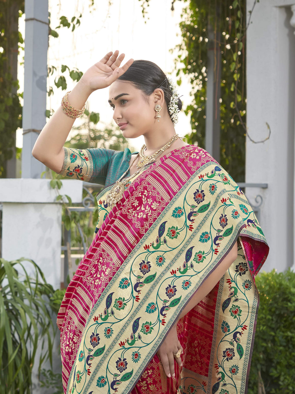 MANOHARI Banarasi Silk Blend Jacquard Work Saree - Pink | Grocsy