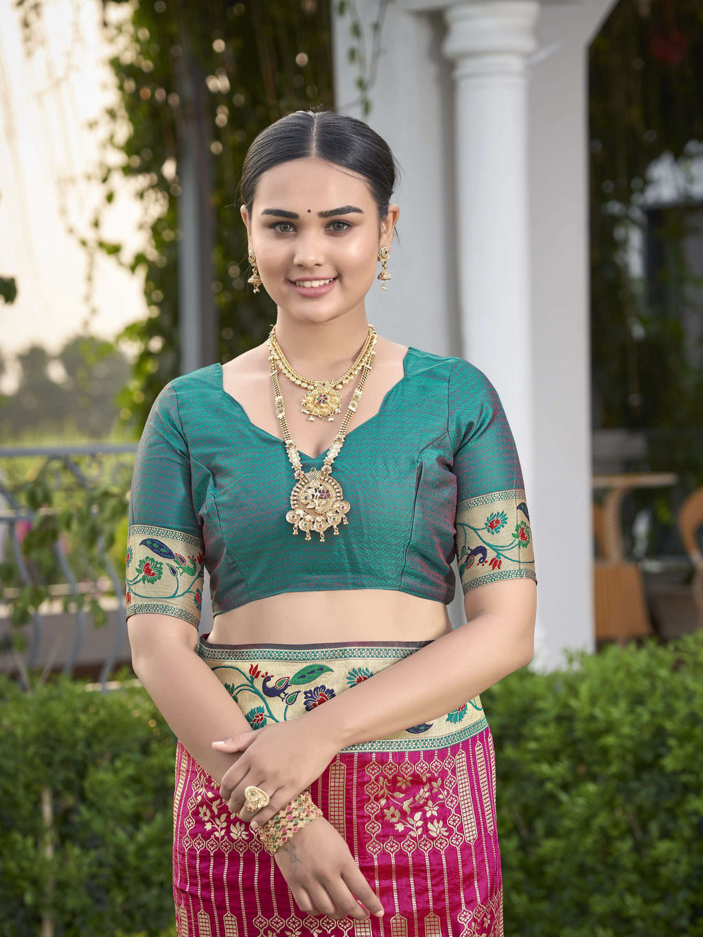 MANOHARI Banarasi Silk Blend Jacquard Work Saree - Pink | Grocsy
