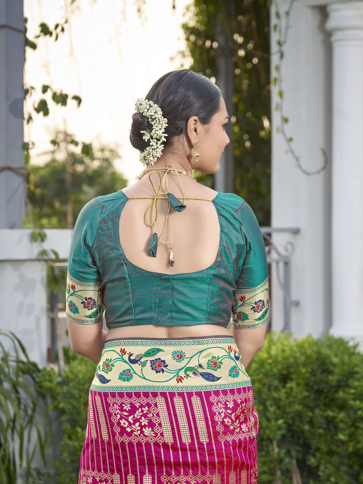 MANOHARI Banarasi Silk Blend Jacquard Work Saree - Pink | Grocsy