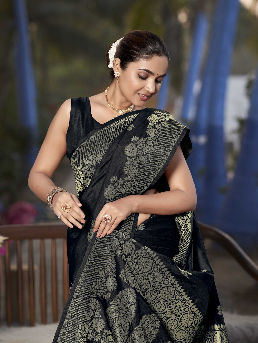 MANOHARI Banarasi Silk Blend Jacquard Work Saree - Black | Grocsy