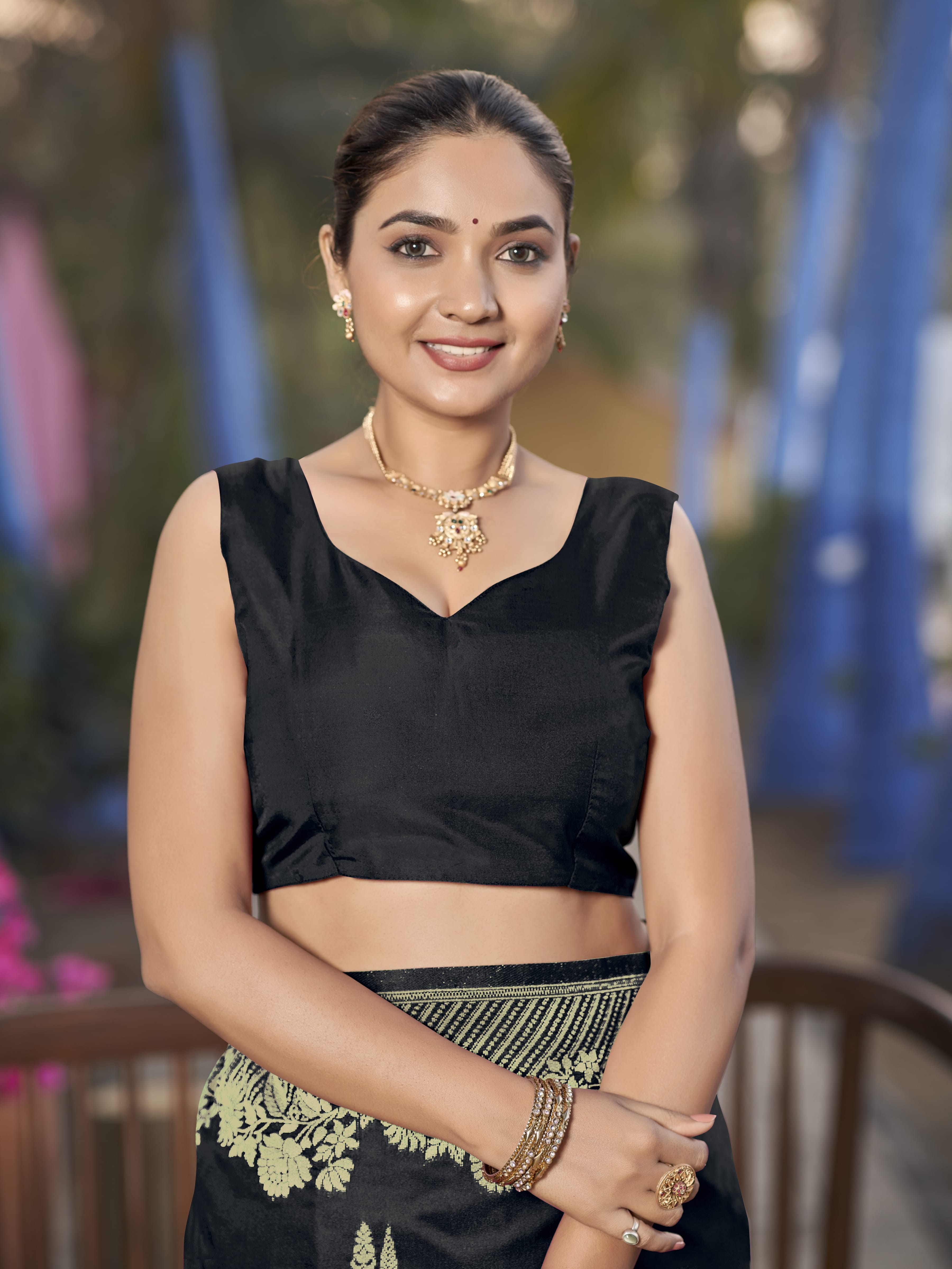 MANOHARI Banarasi Silk Blend Jacquard Work Saree - Black | Grocsy