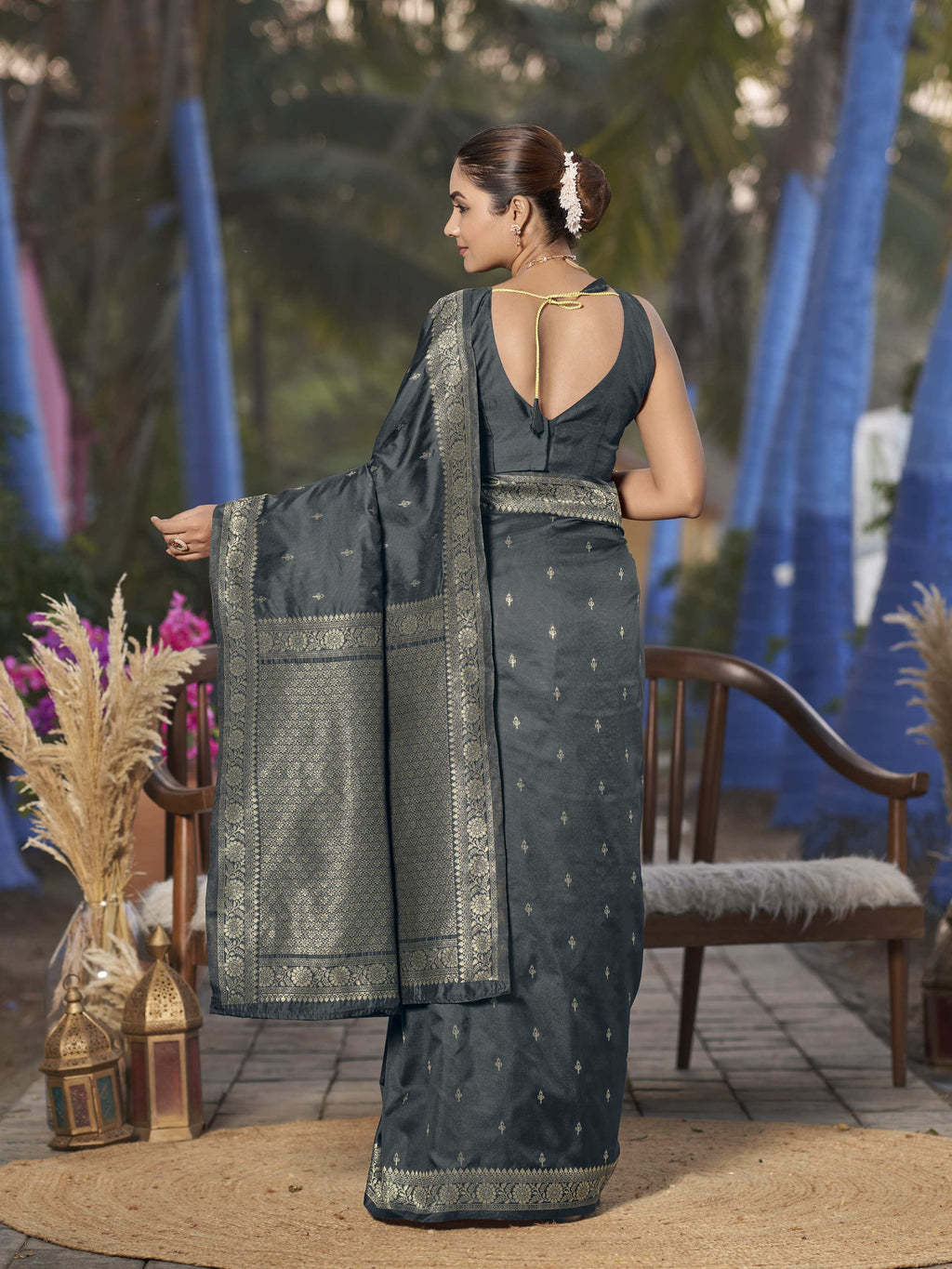 MANOHARI Banarasi Silk Blend Jacquard Work Saree - Grey | Grocsy