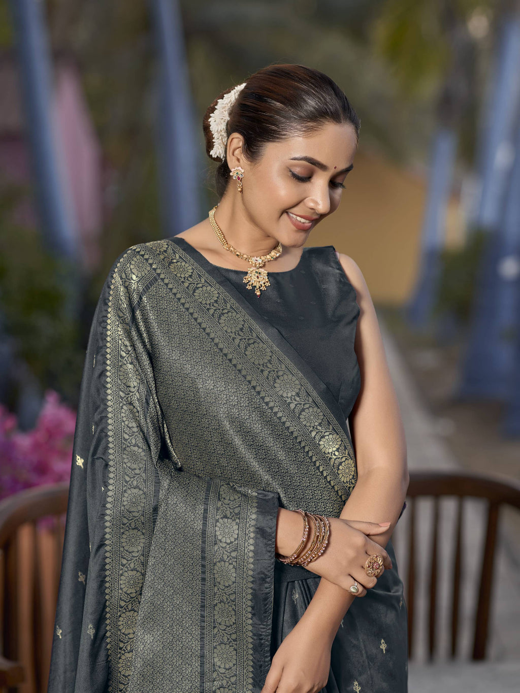 MANOHARI Banarasi Silk Blend Jacquard Work Saree - Grey | Grocsy