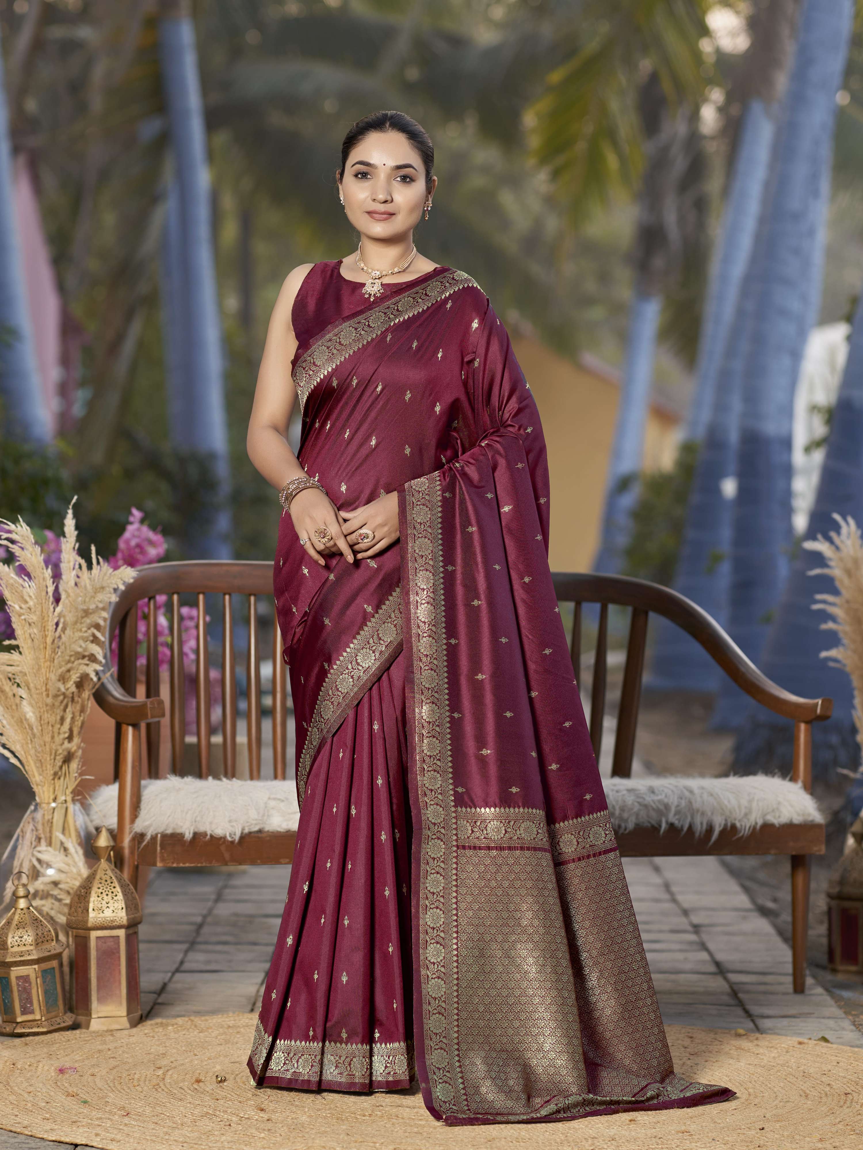 MANOHARI Banarasi Silk Blend Jacquard Work Saree - Red | Grocsy