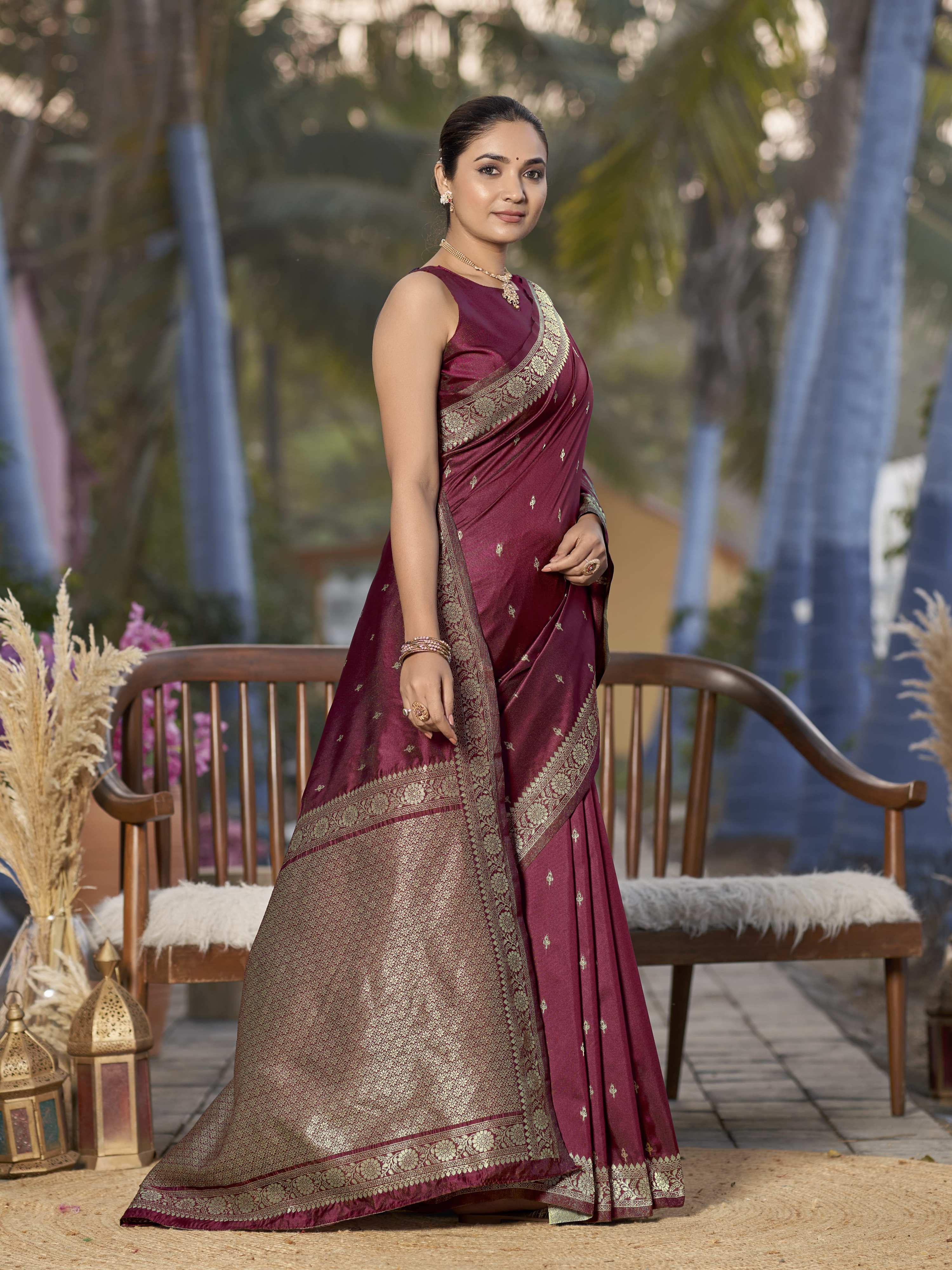 MANOHARI Banarasi Silk Blend Jacquard Work Saree - Red | Grocsy
