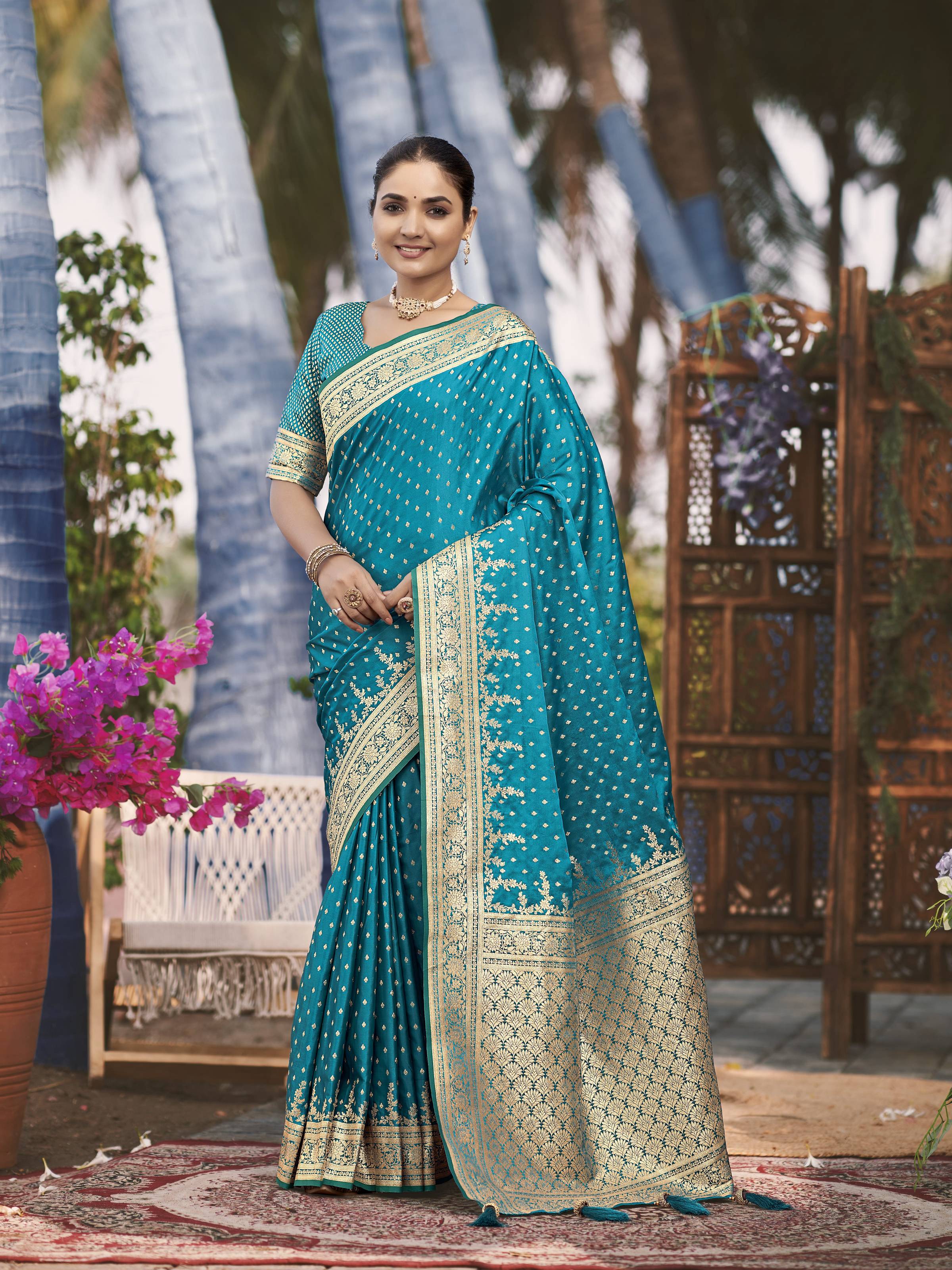 MANOHARI Banarasi Silk Blend Jacquard Work Saree - Turquoise | Grocsy