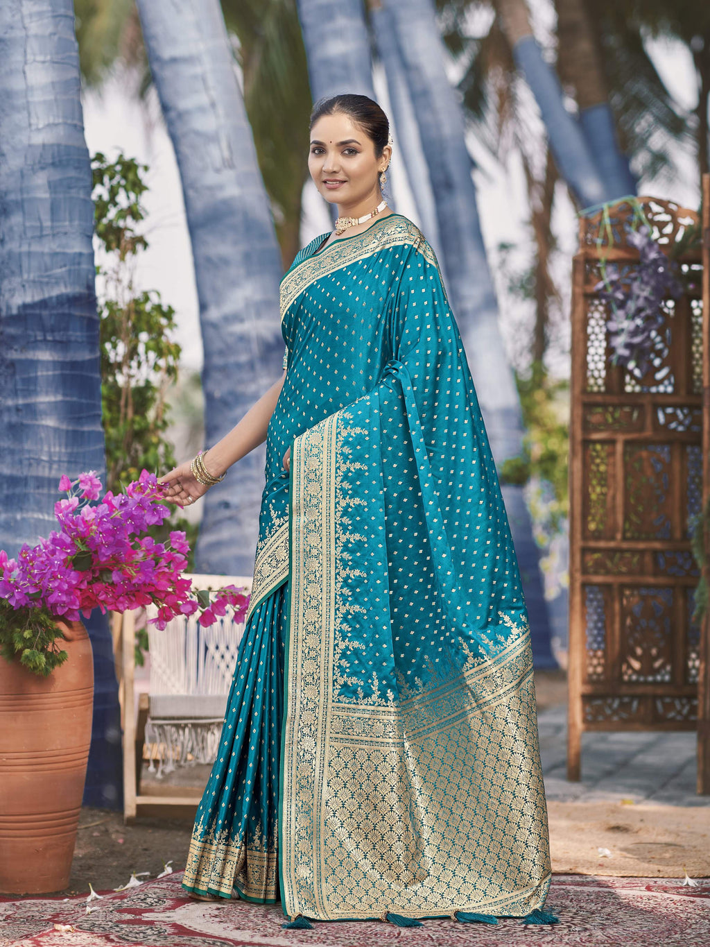 MANOHARI Banarasi Silk Blend Jacquard Work Saree - Turquoise | Grocsy