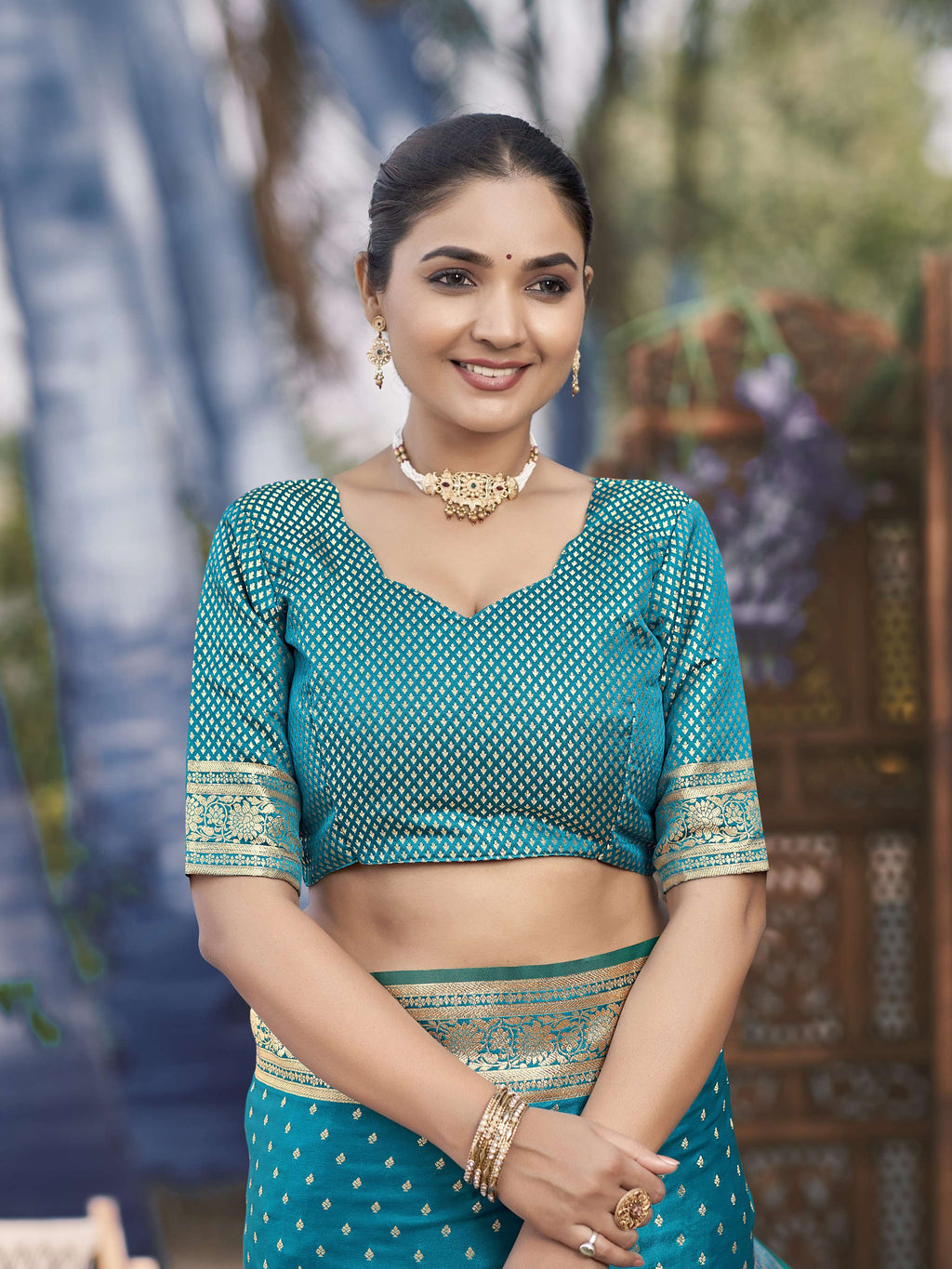 MANOHARI Banarasi Silk Blend Jacquard Work Saree - Turquoise | Grocsy