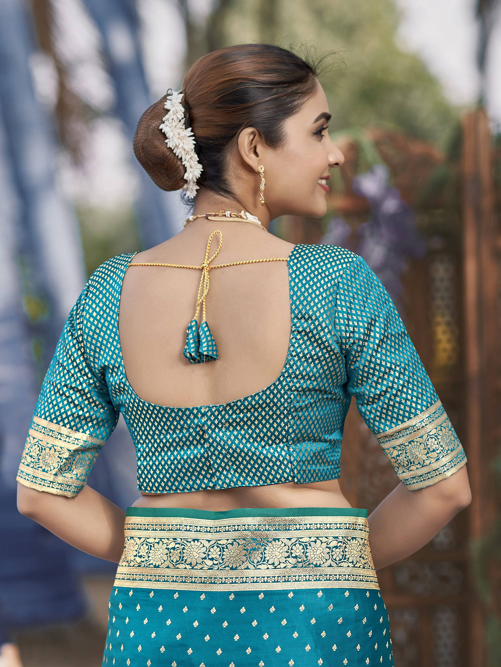 MANOHARI Banarasi Silk Blend Jacquard Work Saree - Turquoise | Grocsy
