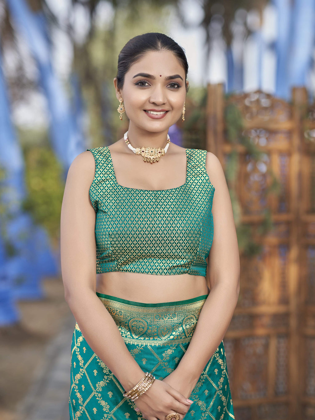MANOHARI Banarasi Silk Blend Jacquard Work Saree - Green | Grocsy