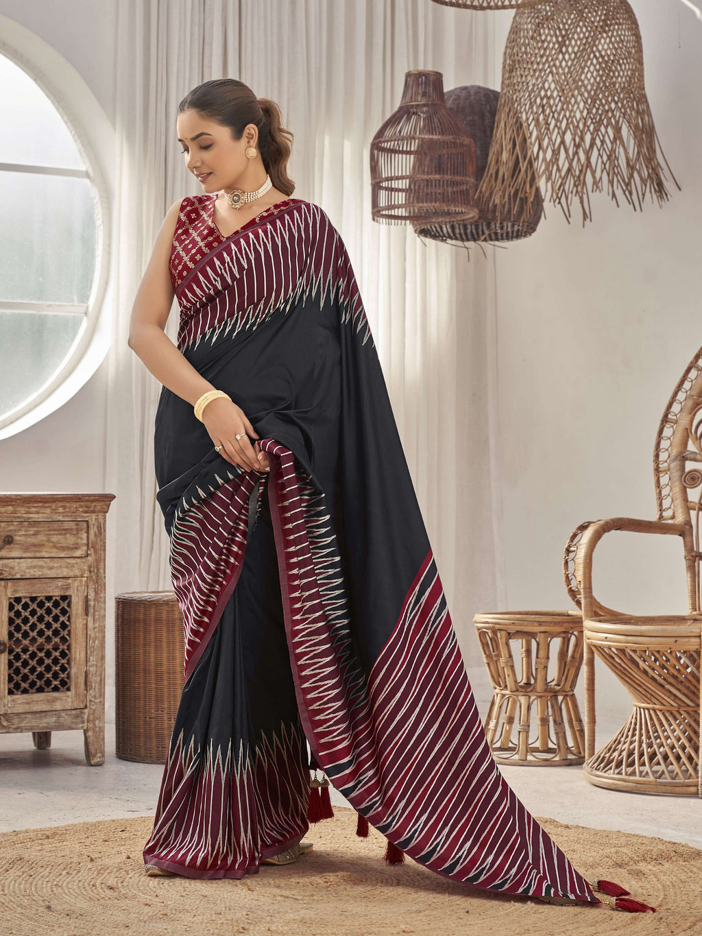 MANOHARI Banarasi Silk Blend Jacquard Work Saree - Black | Grocsy
