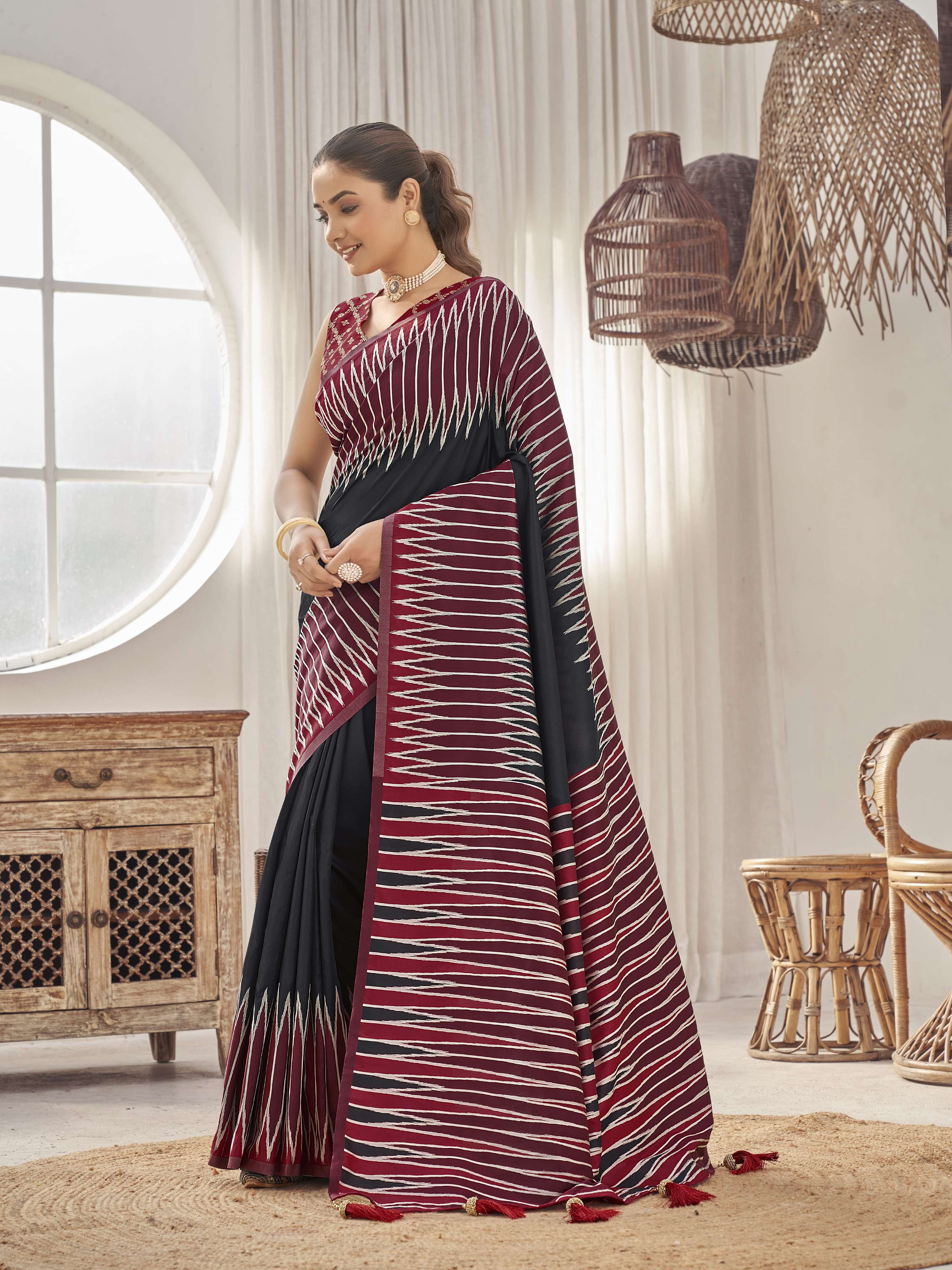MANOHARI Banarasi Silk Blend Jacquard Work Saree - Black | Grocsy