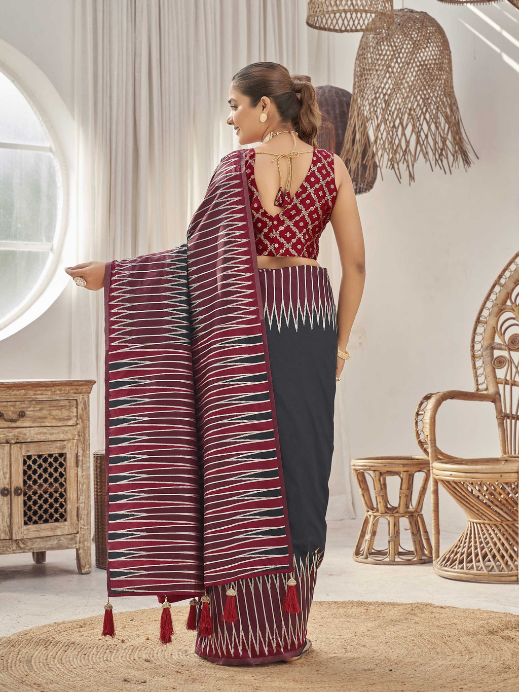 MANOHARI Banarasi Silk Blend Jacquard Work Saree - Black | Grocsy