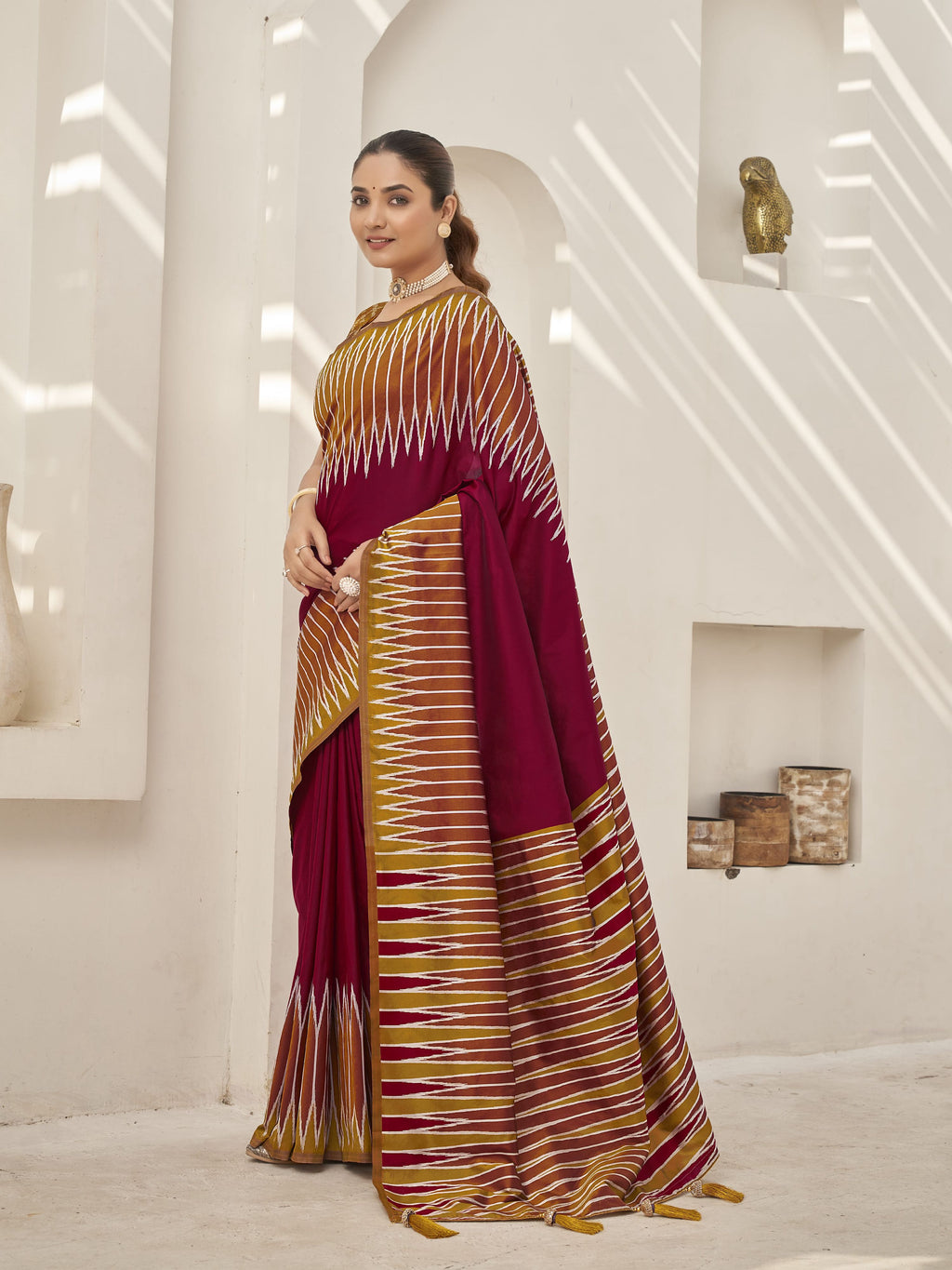 MANOHARI Banarasi Silk Blend Jacquard Work Saree - Red | Grocsy
