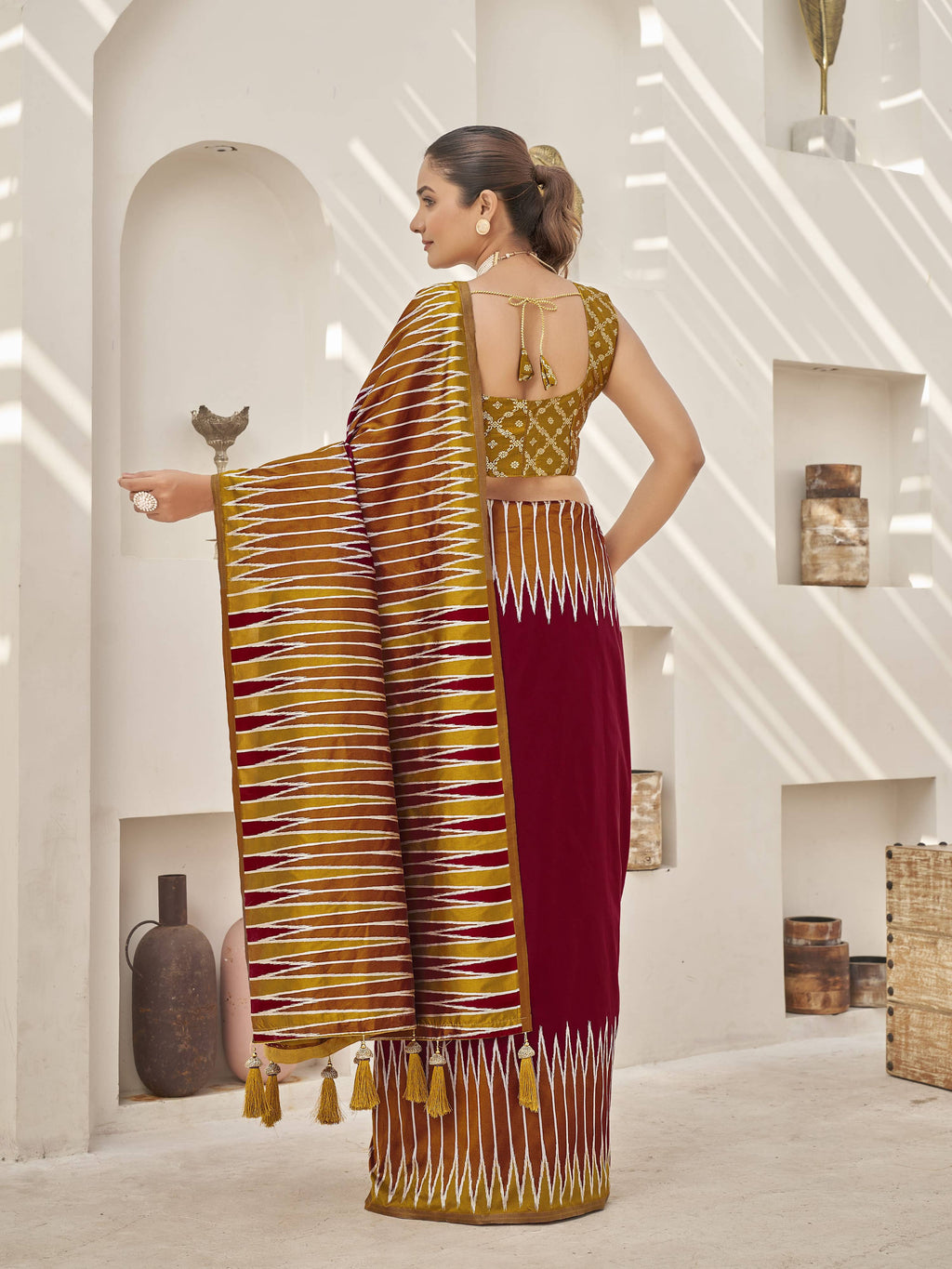 MANOHARI Banarasi Silk Blend Jacquard Work Saree - Red | Grocsy