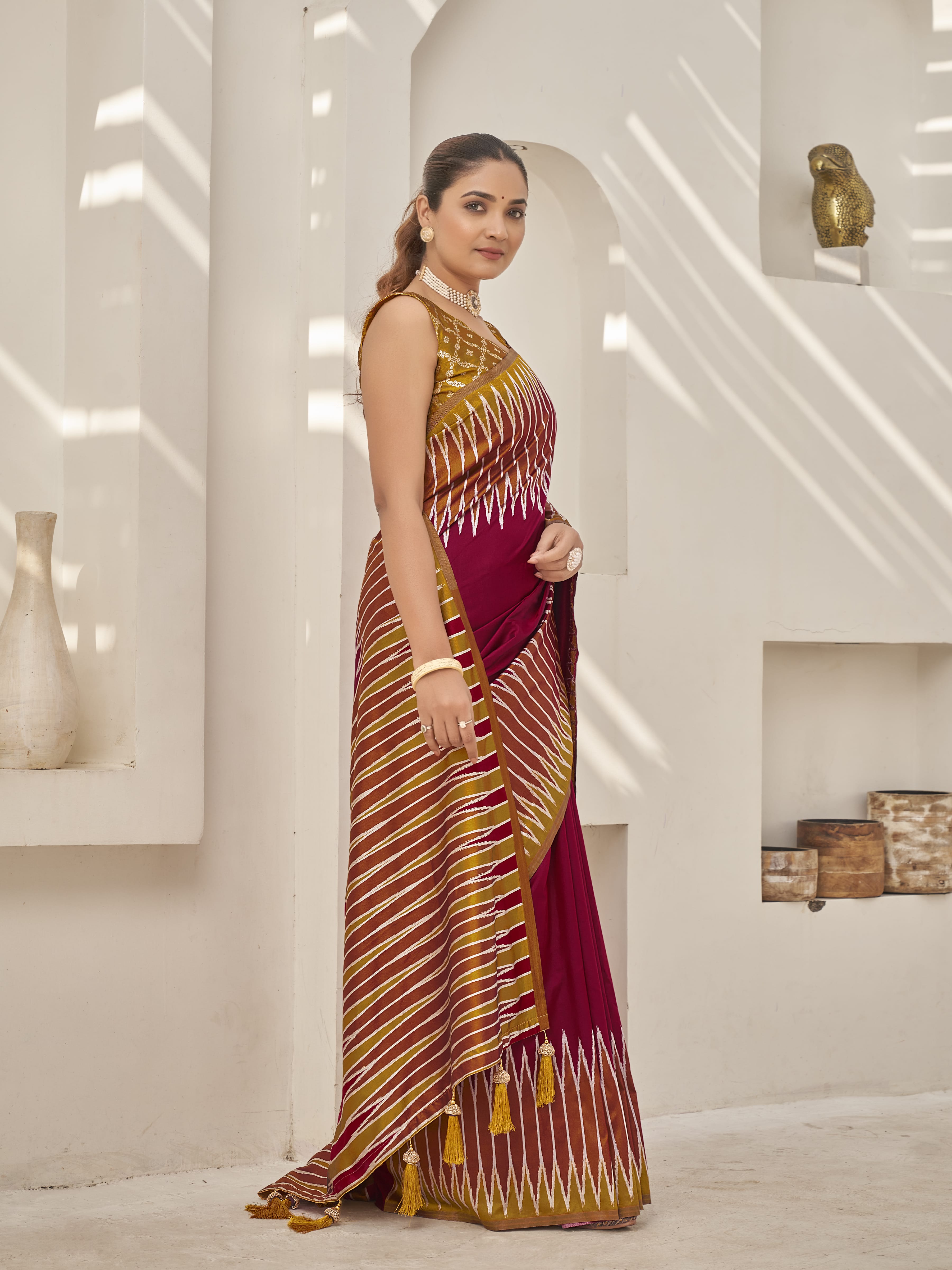 MANOHARI Banarasi Silk Blend Jacquard Work Saree - Red | Grocsy