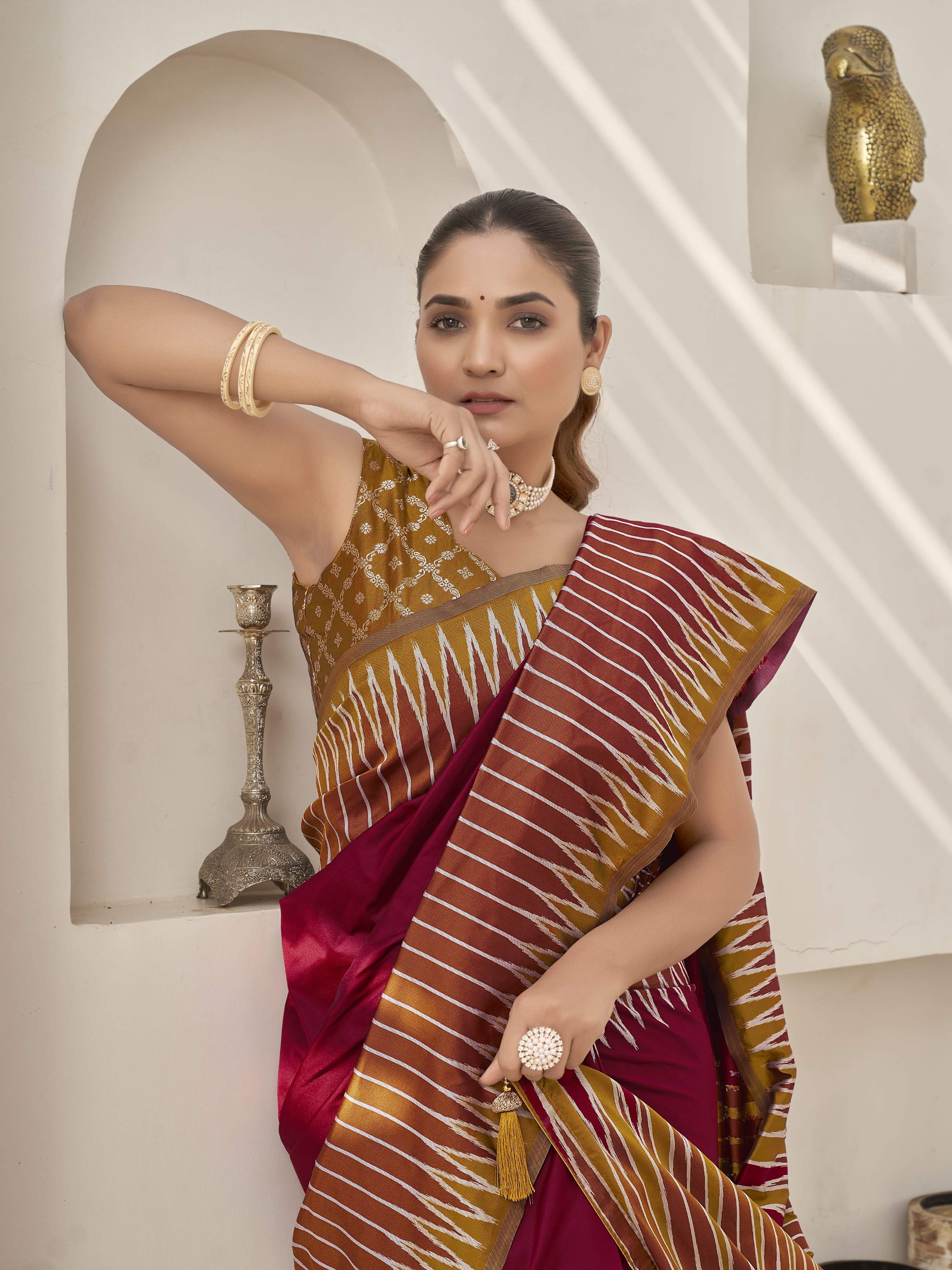 MANOHARI Banarasi Silk Blend Jacquard Work Saree - Red | Grocsy