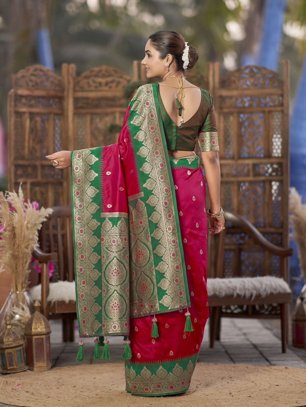 MANOHARI Banarasi Silk Blend Jacquard Work Saree - Pink | Grocsy