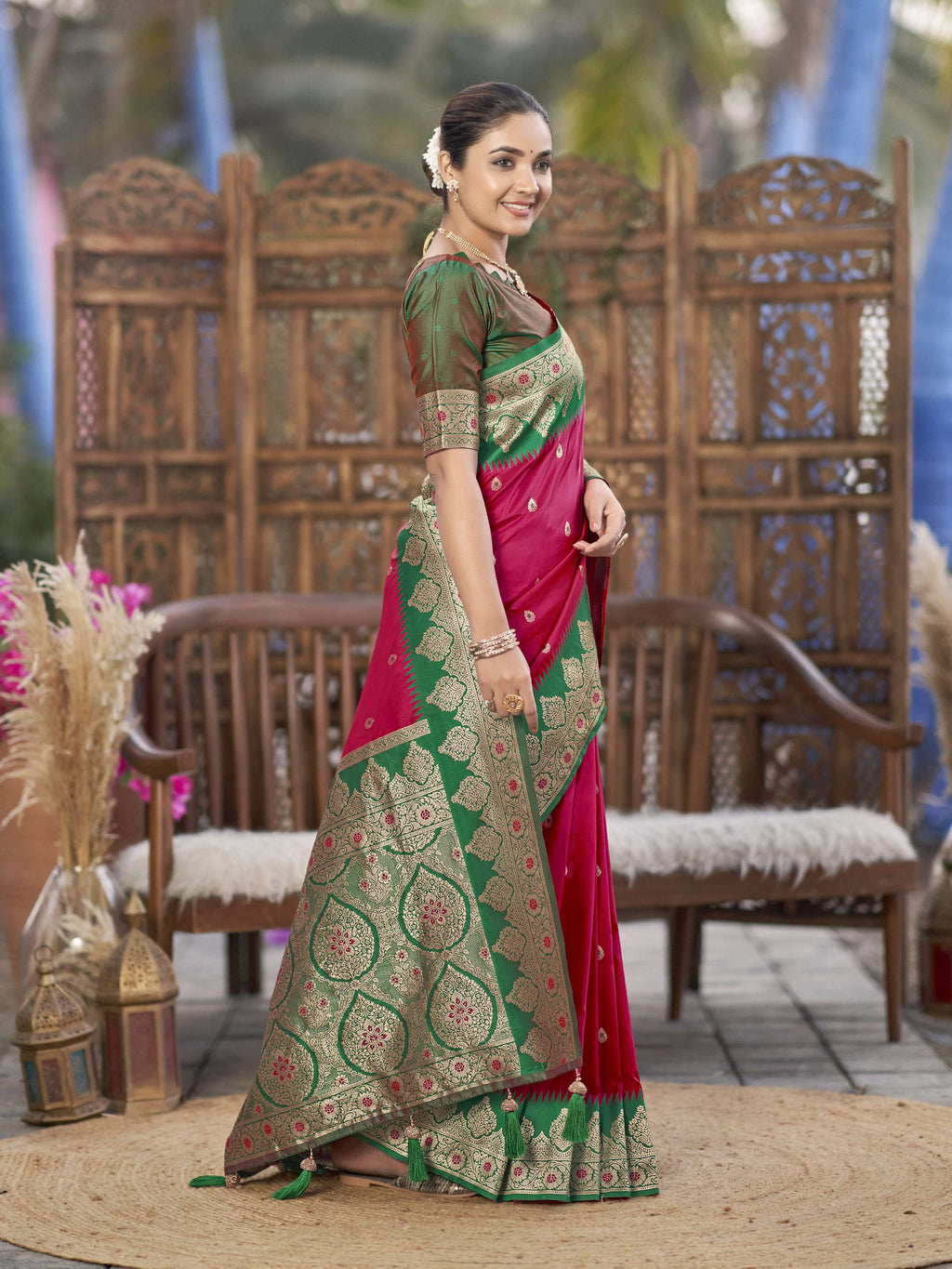 MANOHARI Banarasi Silk Blend Jacquard Work Saree - Pink | Grocsy