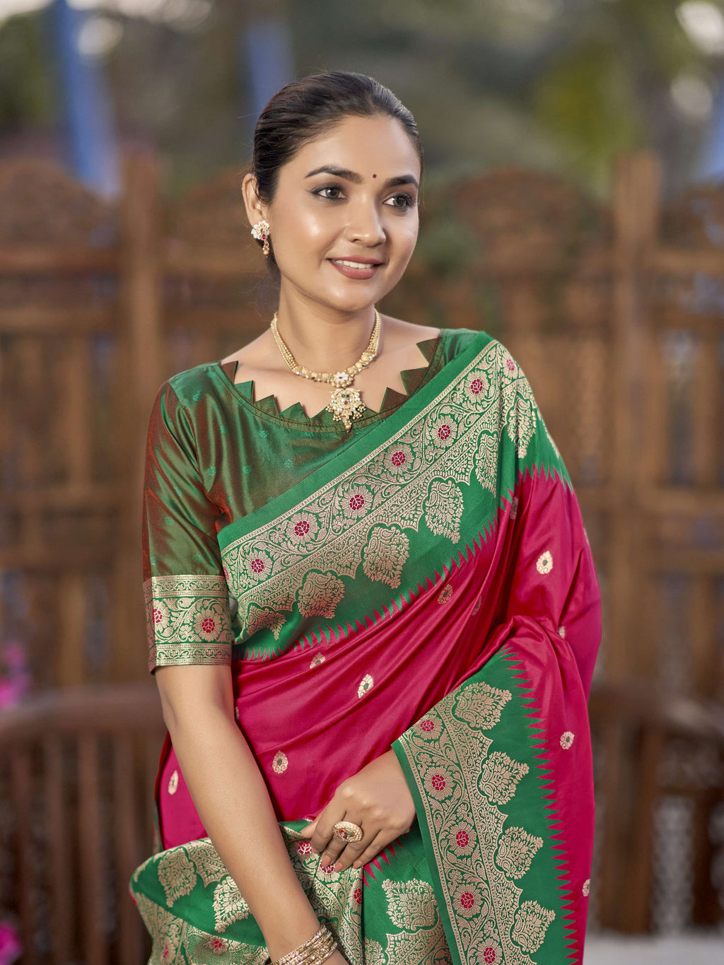 MANOHARI Banarasi Silk Blend Jacquard Work Saree - Pink | Grocsy