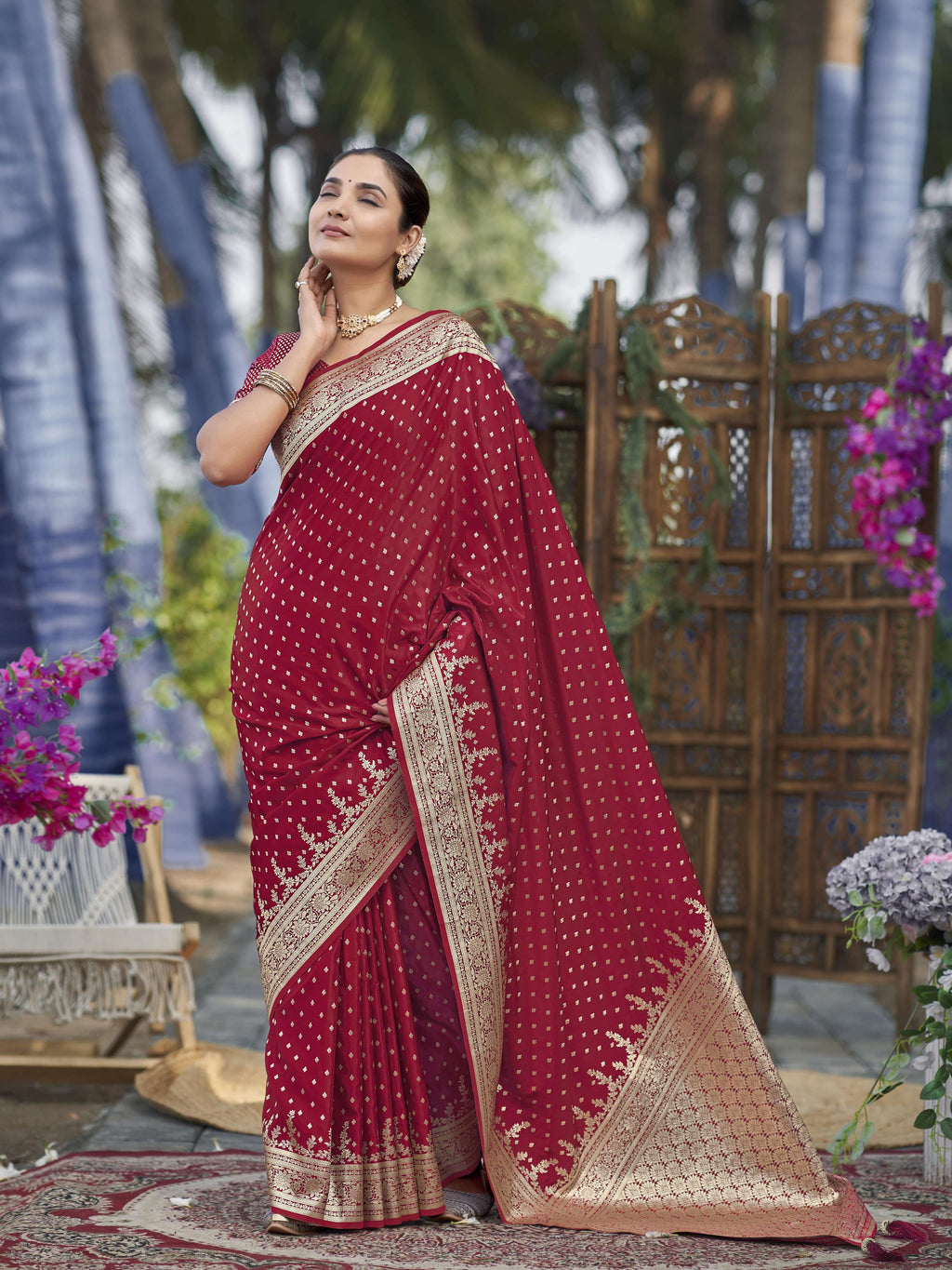 MANOHARI Banarasi Silk Blend Jacquard Work Saree - Red | Grocsy