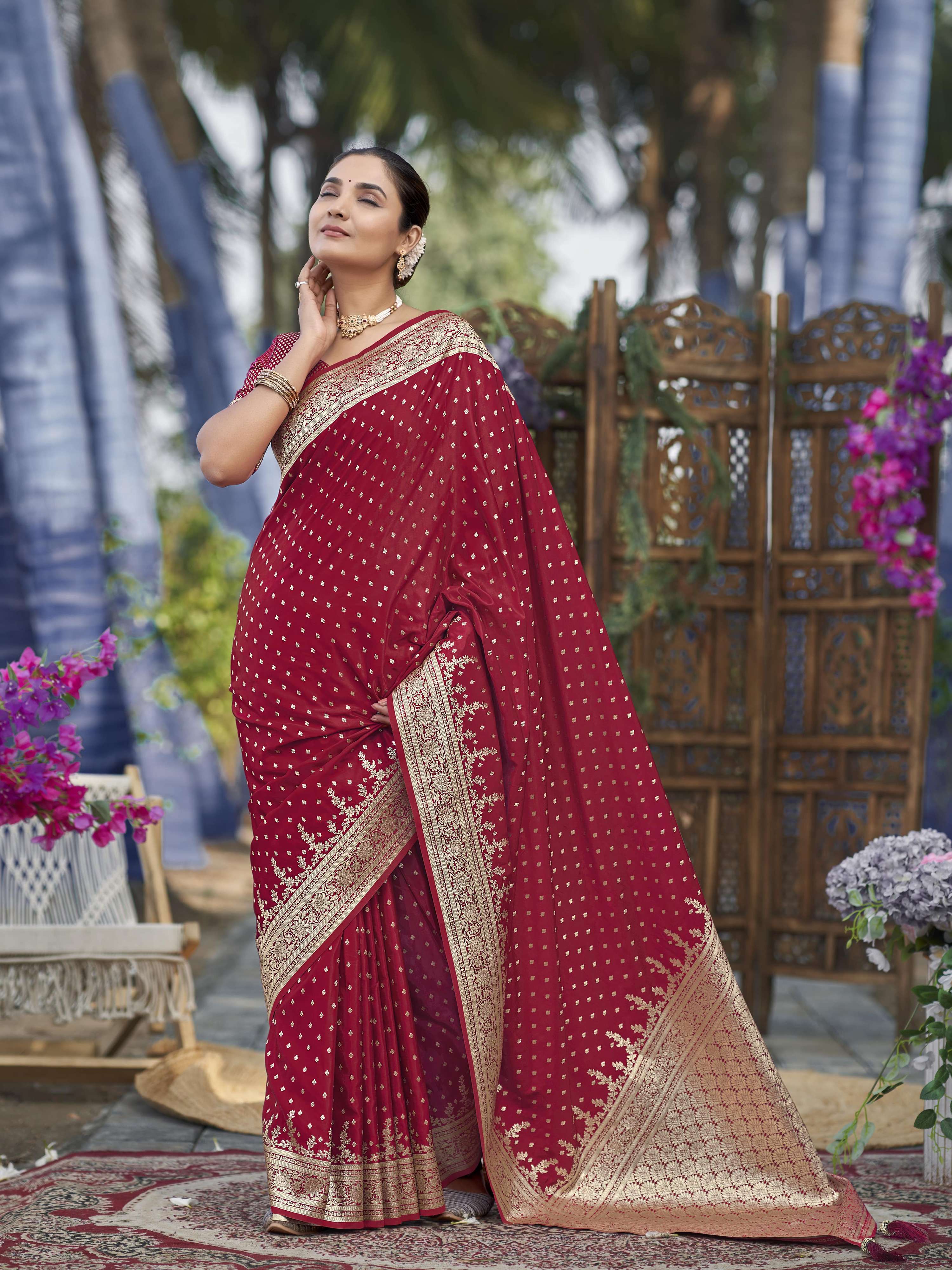 MANOHARI Banarasi Silk Blend Jacquard Work Saree - Red | Grocsy