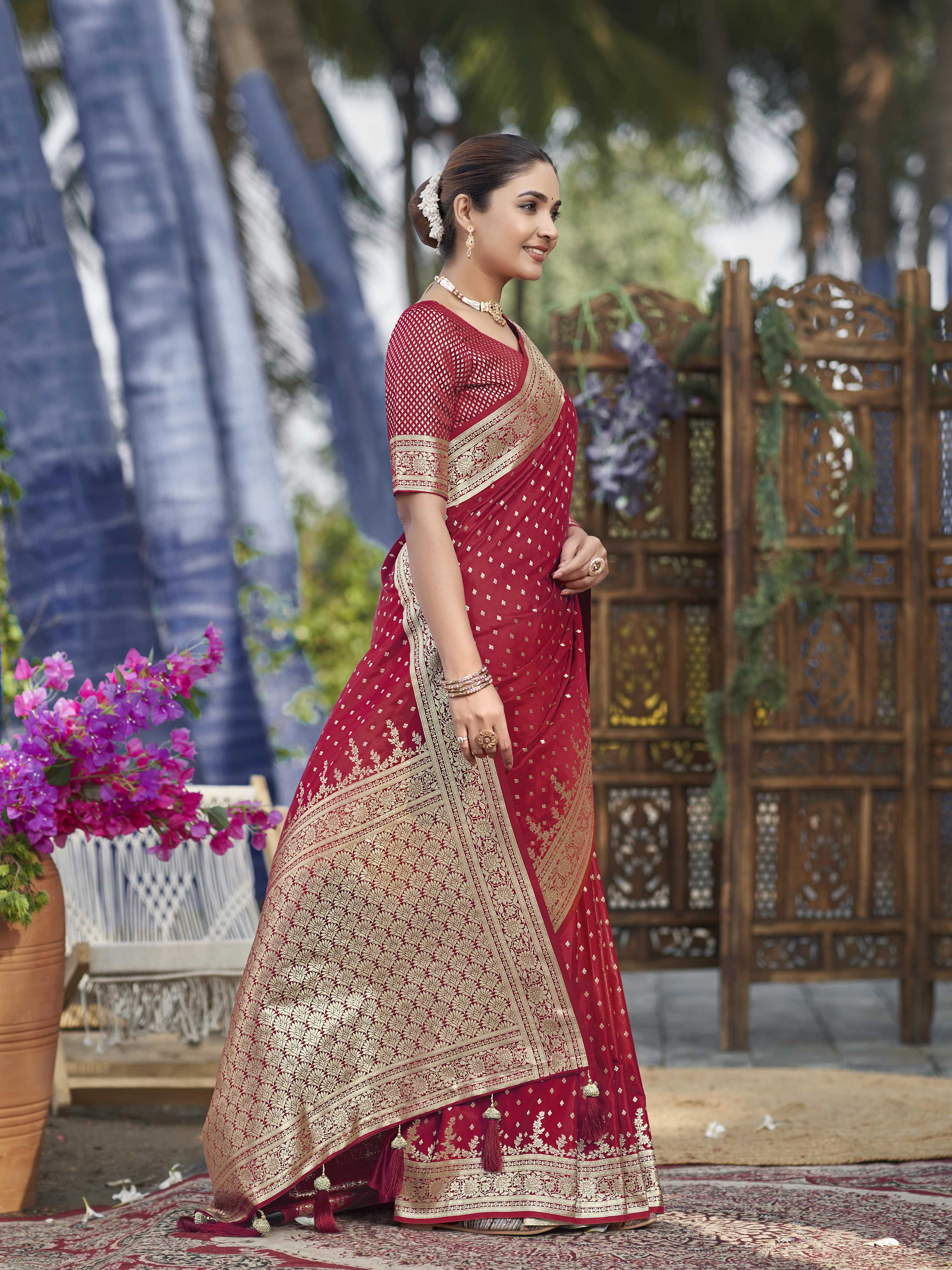 MANOHARI Banarasi Silk Blend Jacquard Work Saree - Red | Grocsy