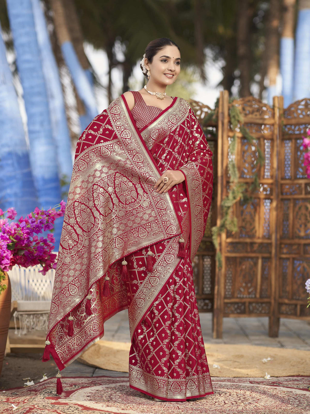 MANOHARI Banarasi Silk Blend Jacquard Work Saree - Red | Grocsy
