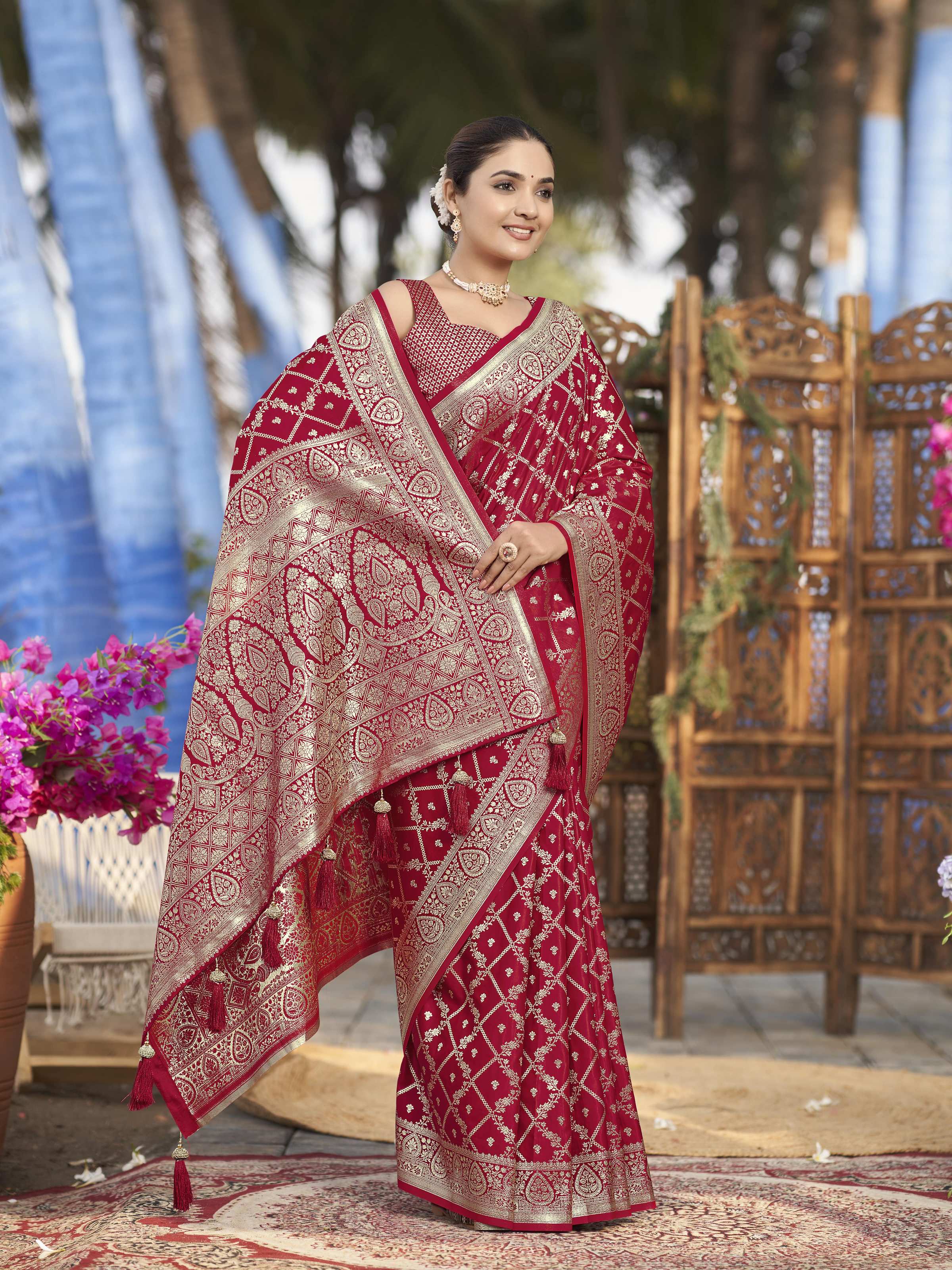 MANOHARI Banarasi Silk Blend Jacquard Work Saree - Red | Grocsy