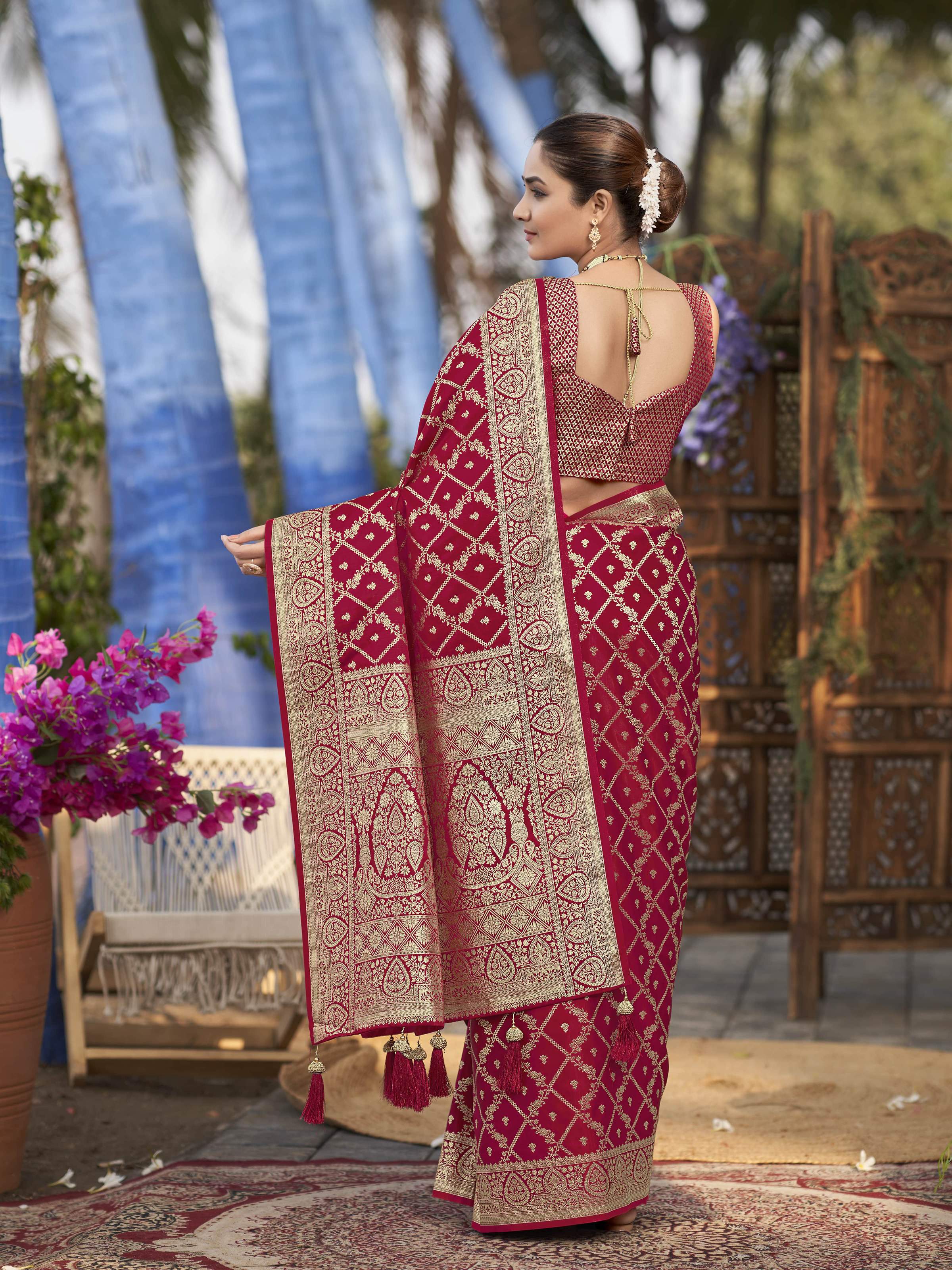 MANOHARI Banarasi Silk Blend Jacquard Work Saree - Red | Grocsy